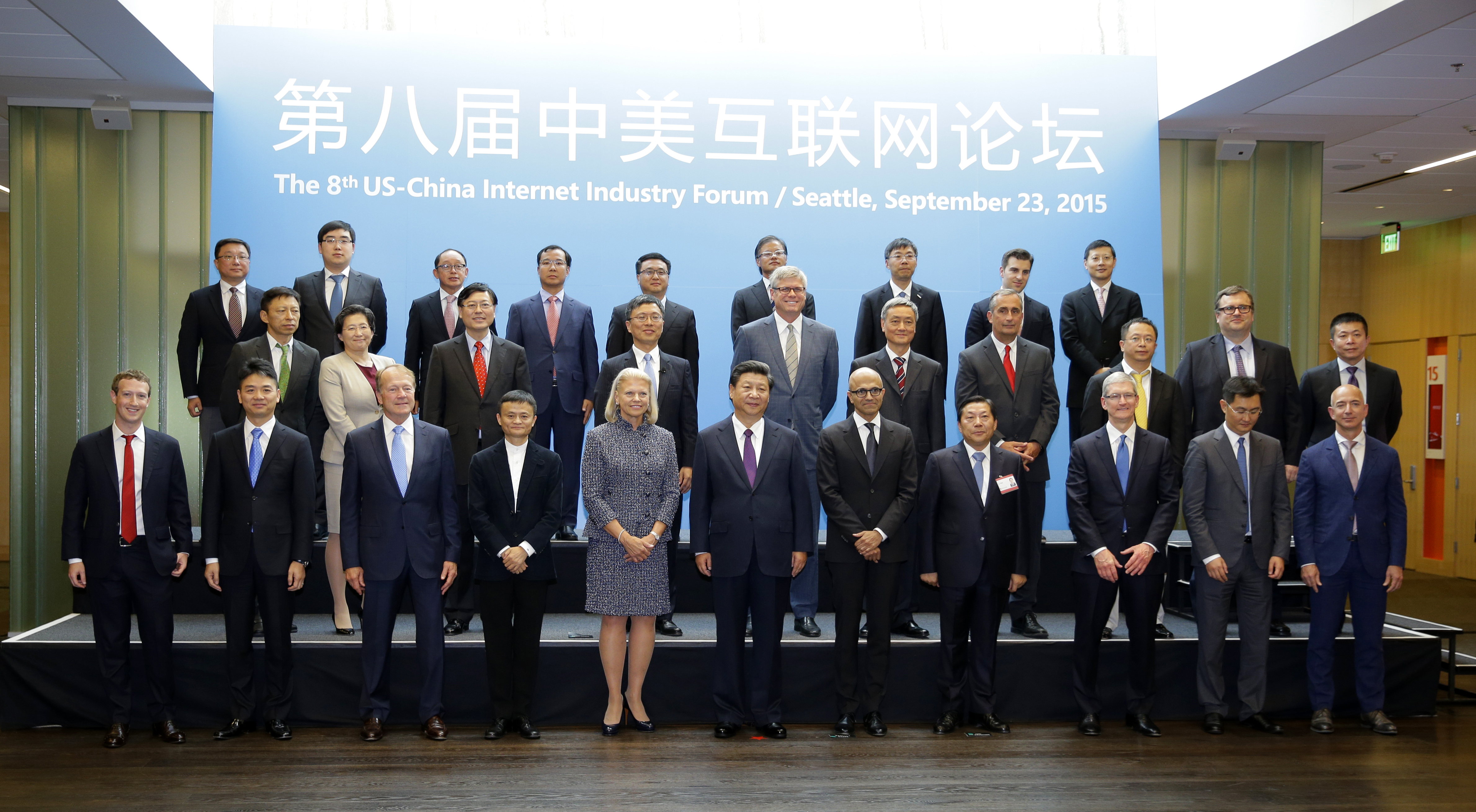 Chinese President Xi Jinping poses for a photo with a group of CEOs and other executives at Microsoft's main campus in Redmond Washington