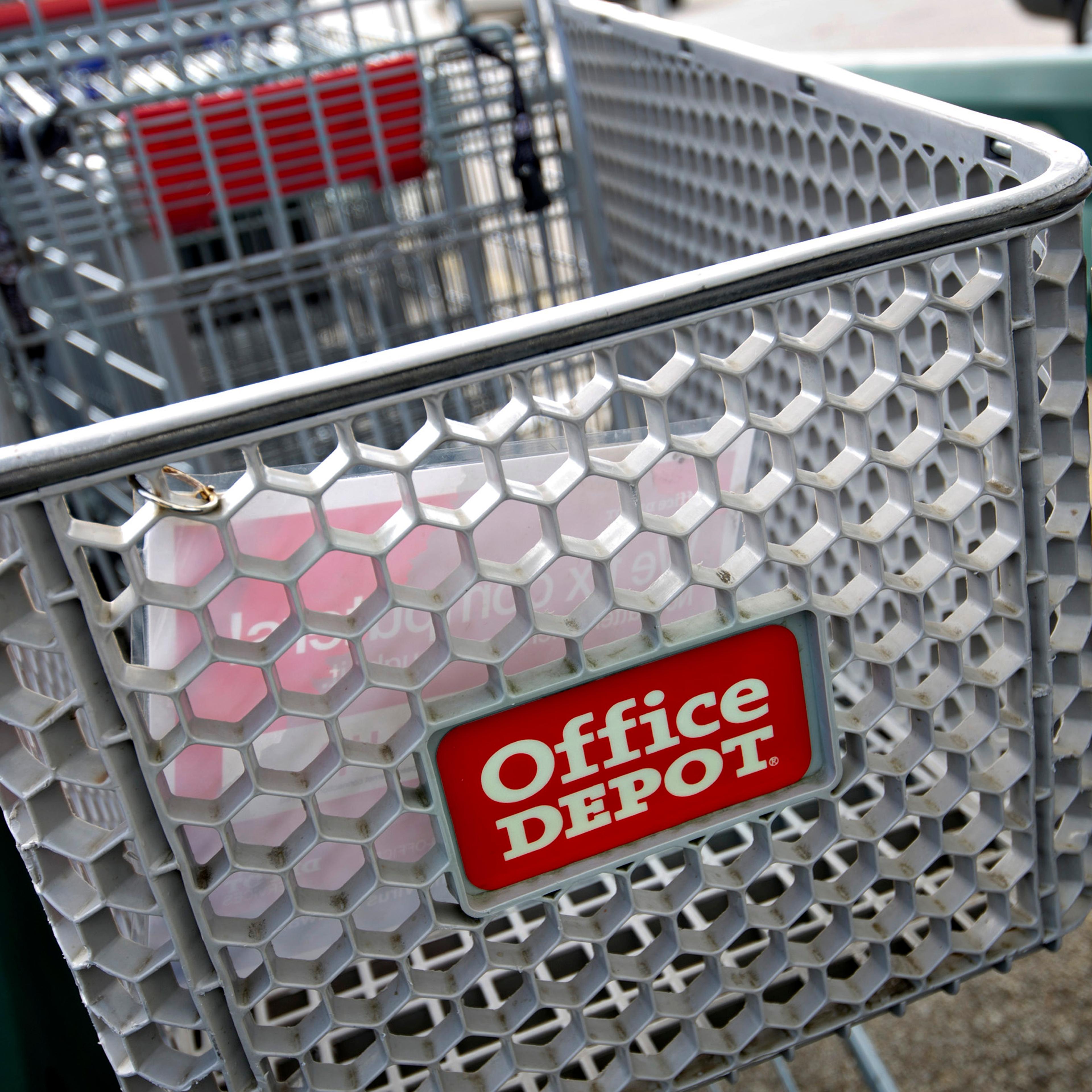 Office Depot, OfficeMax Said to Discuss Merger Under Pressure