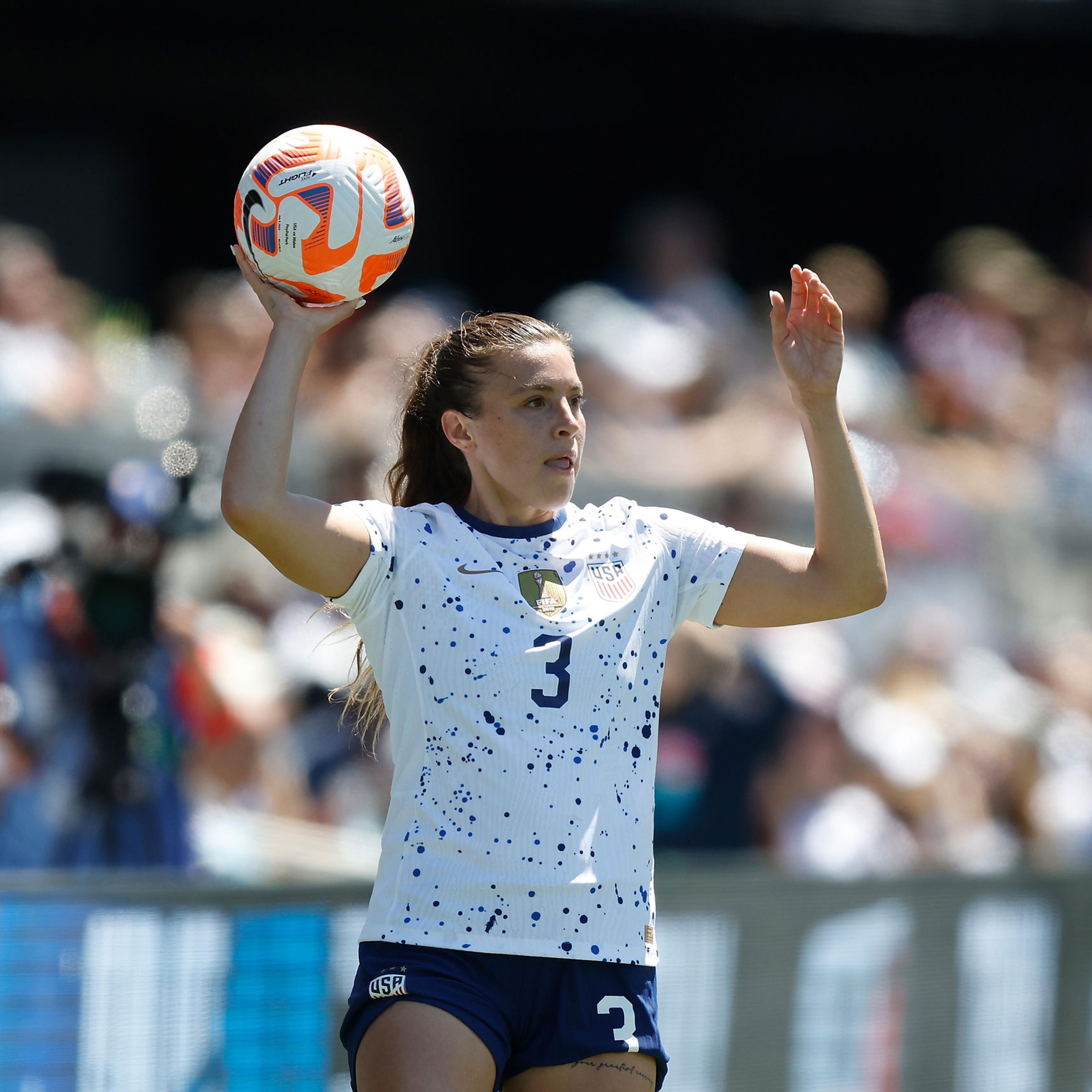 Sofia Huerta throws the ball in