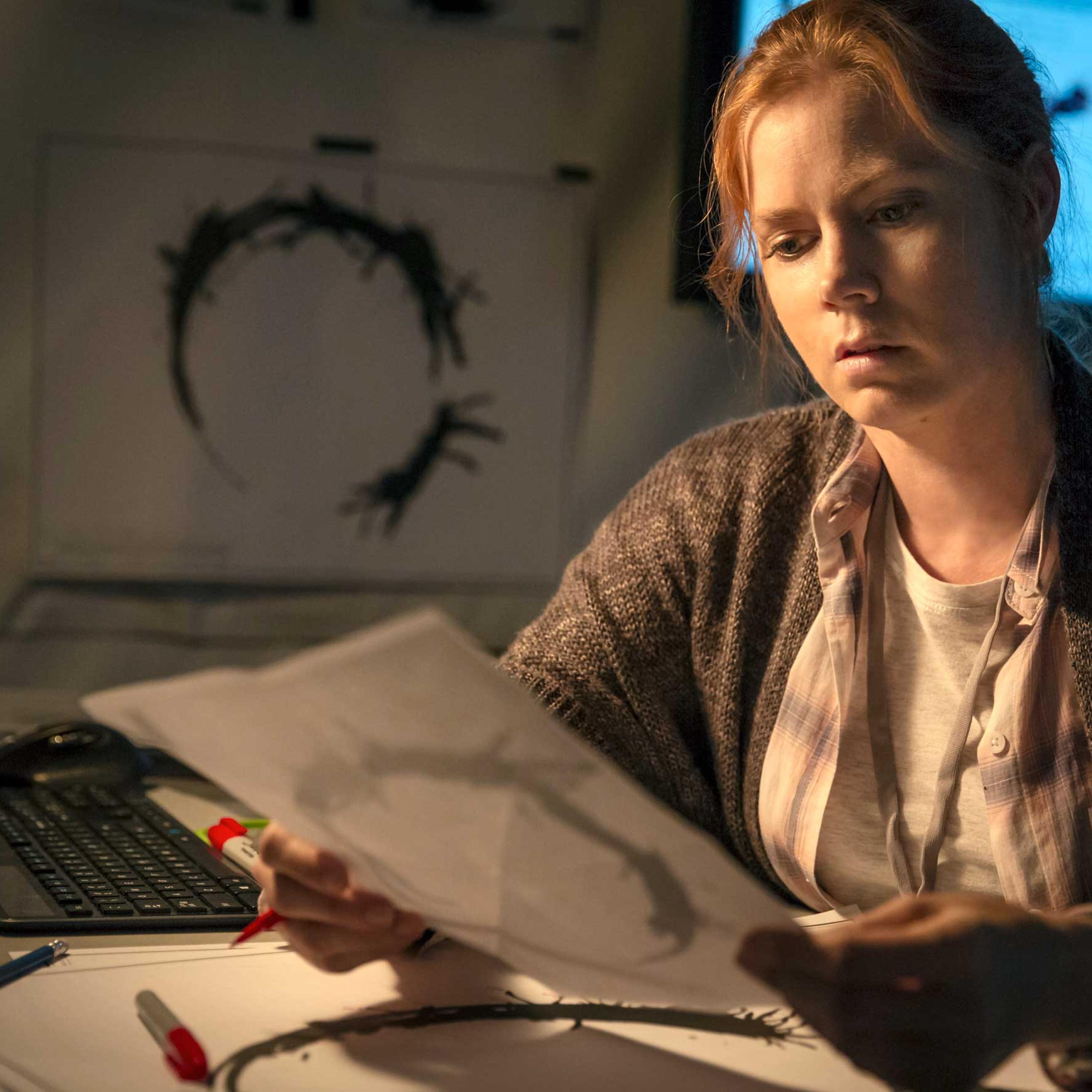 amy-adams-arrival-louise-banks-paramount