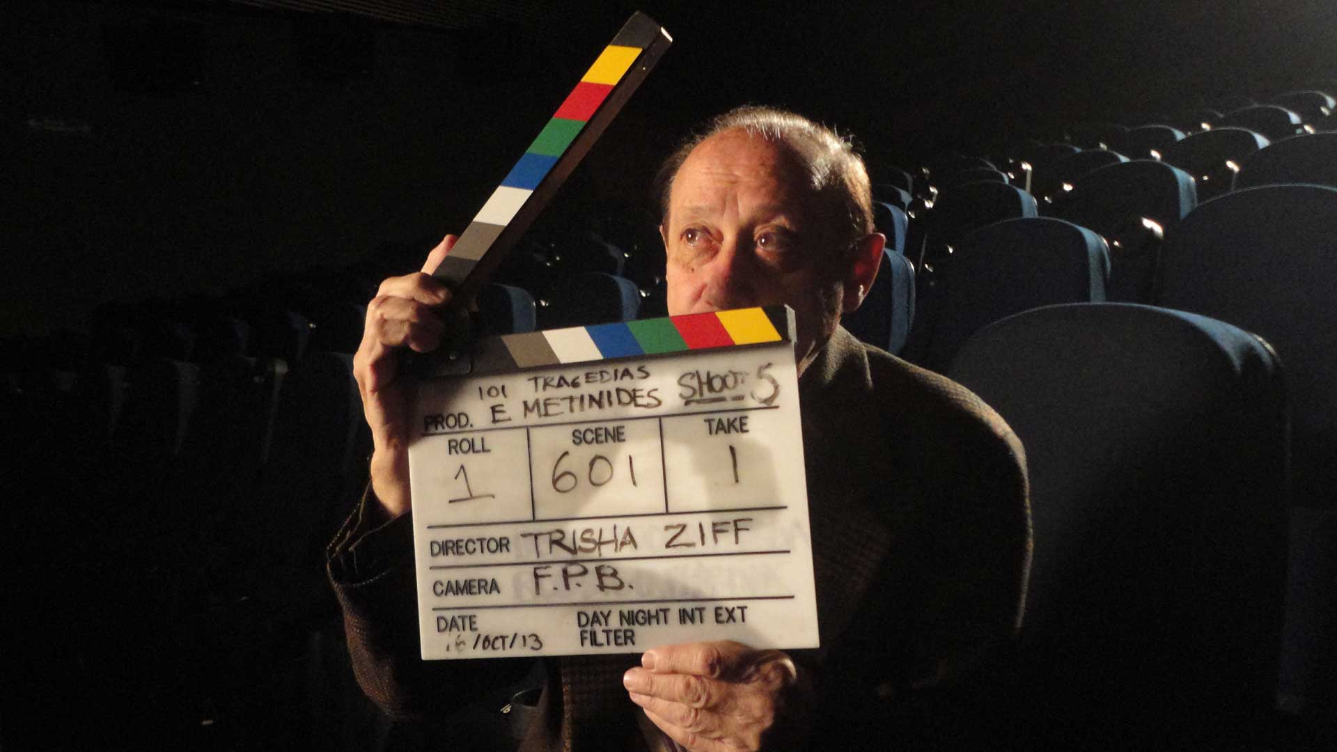 Enrique Metinides on the set of "The Man Who Saw Too Much"