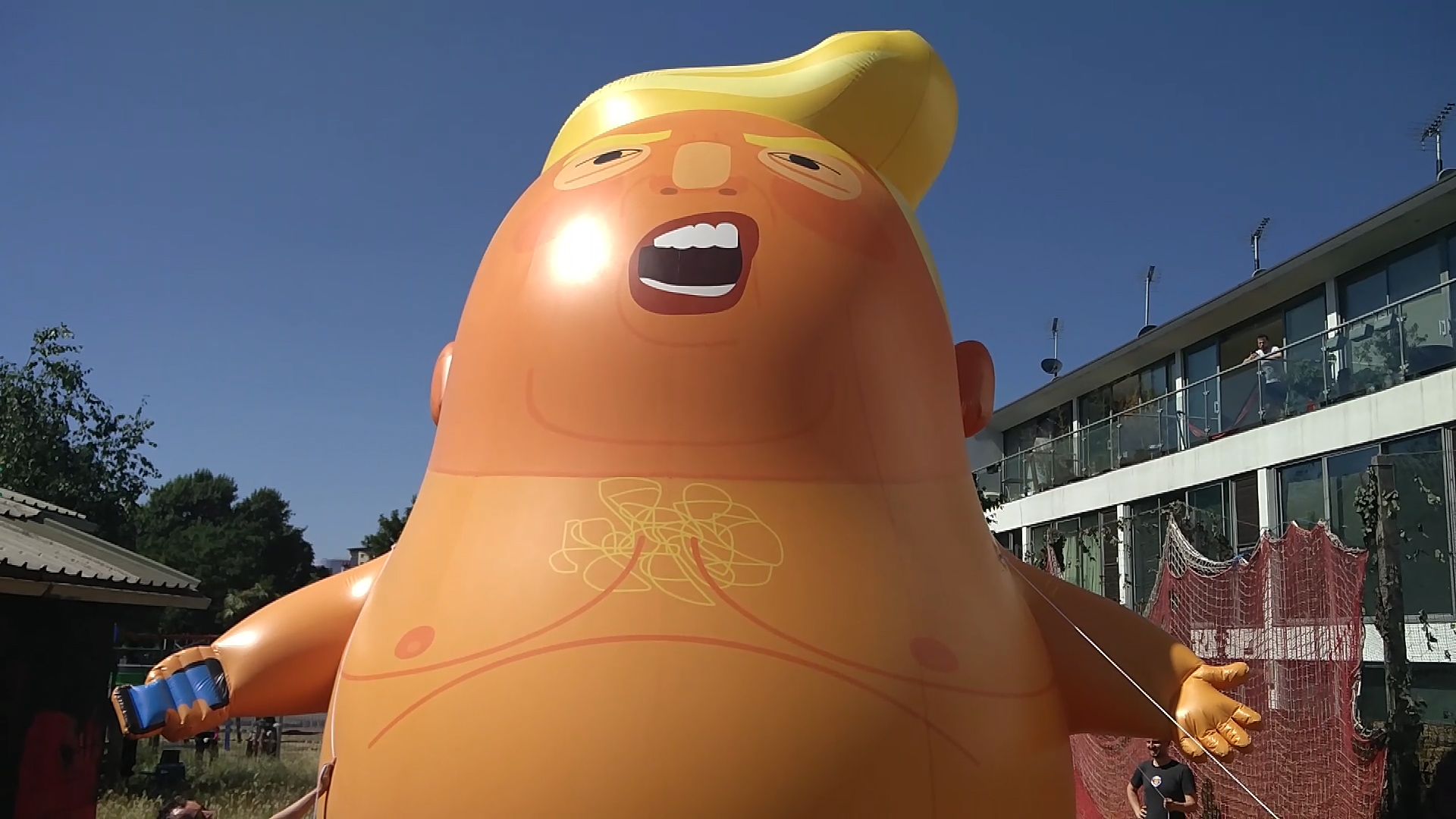A six-meter high balloon depicting a baby Donald Trump in a diaper was unveiled June 26 in London, ahead of the U.S. President's July 13 visit to the U.K.