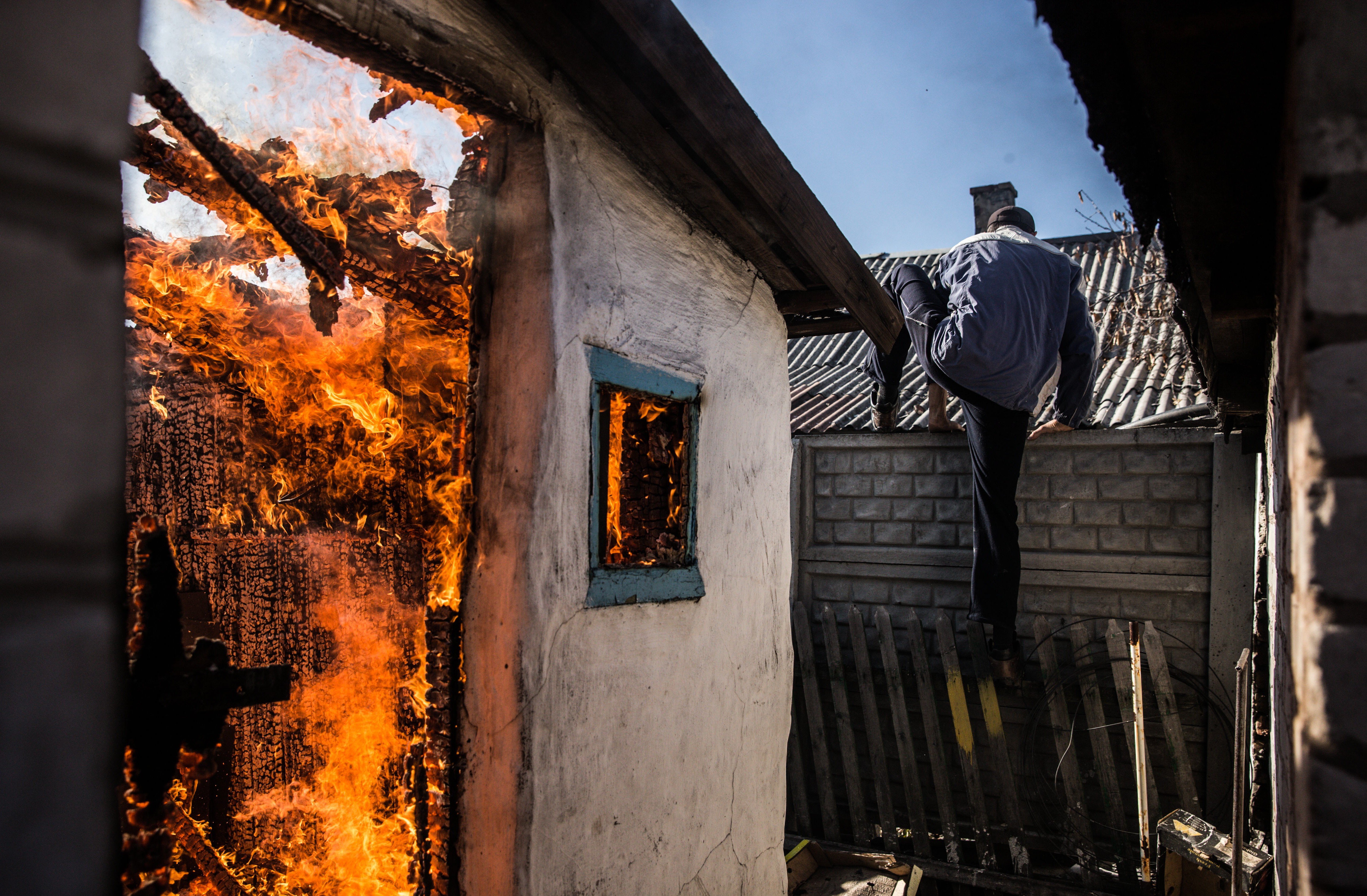 Donetsk in aftermath of overnight shelling attack by Ukraine government forces