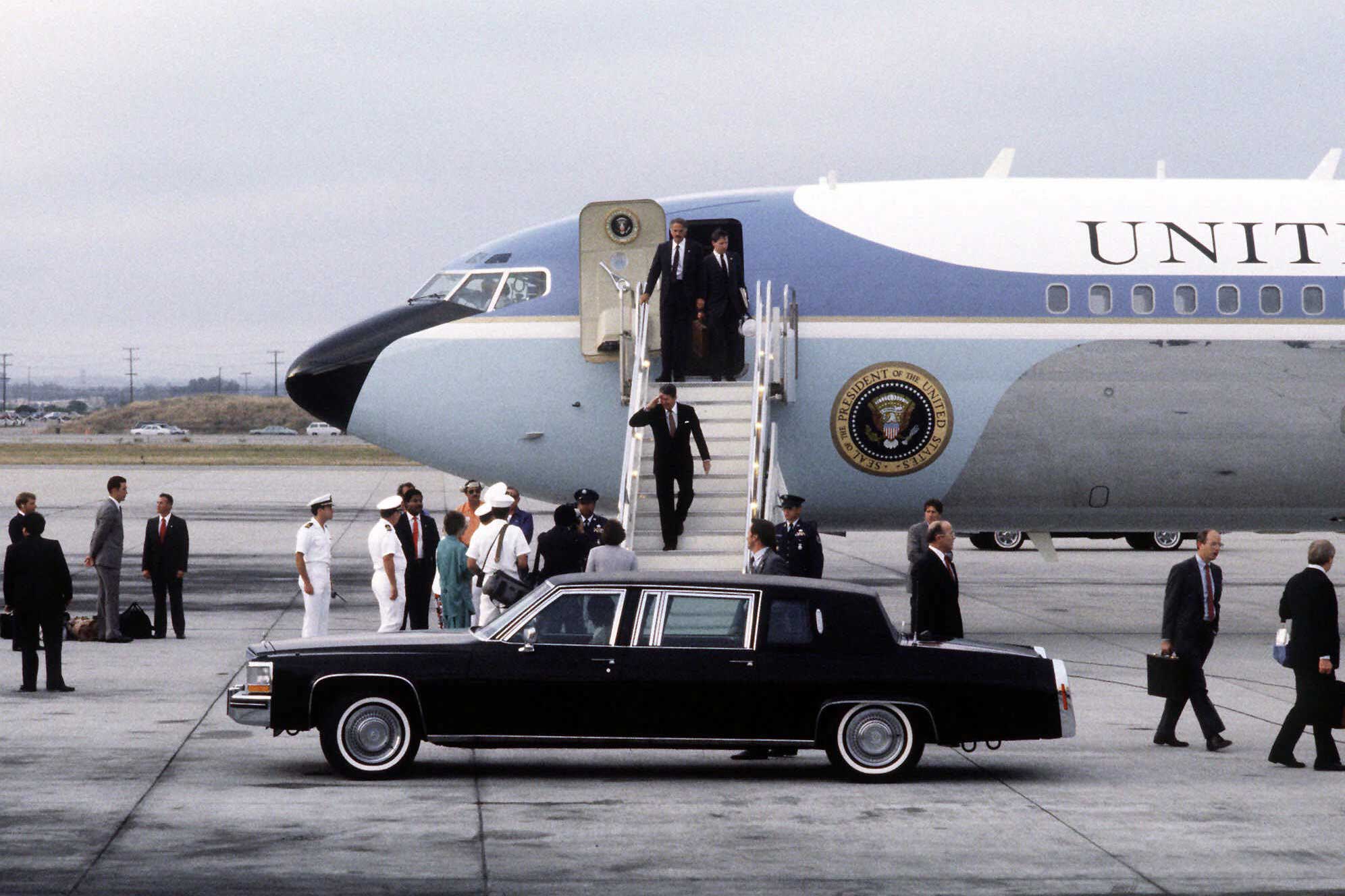 AIR FORCE ONE REAGAN