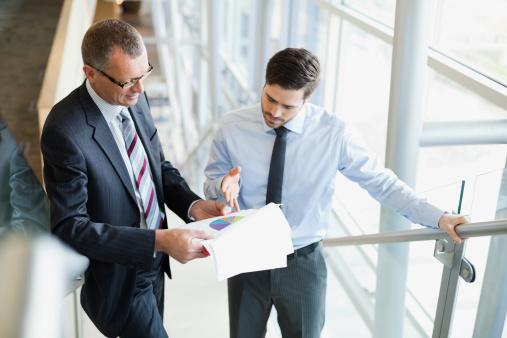 businessmen-discussing