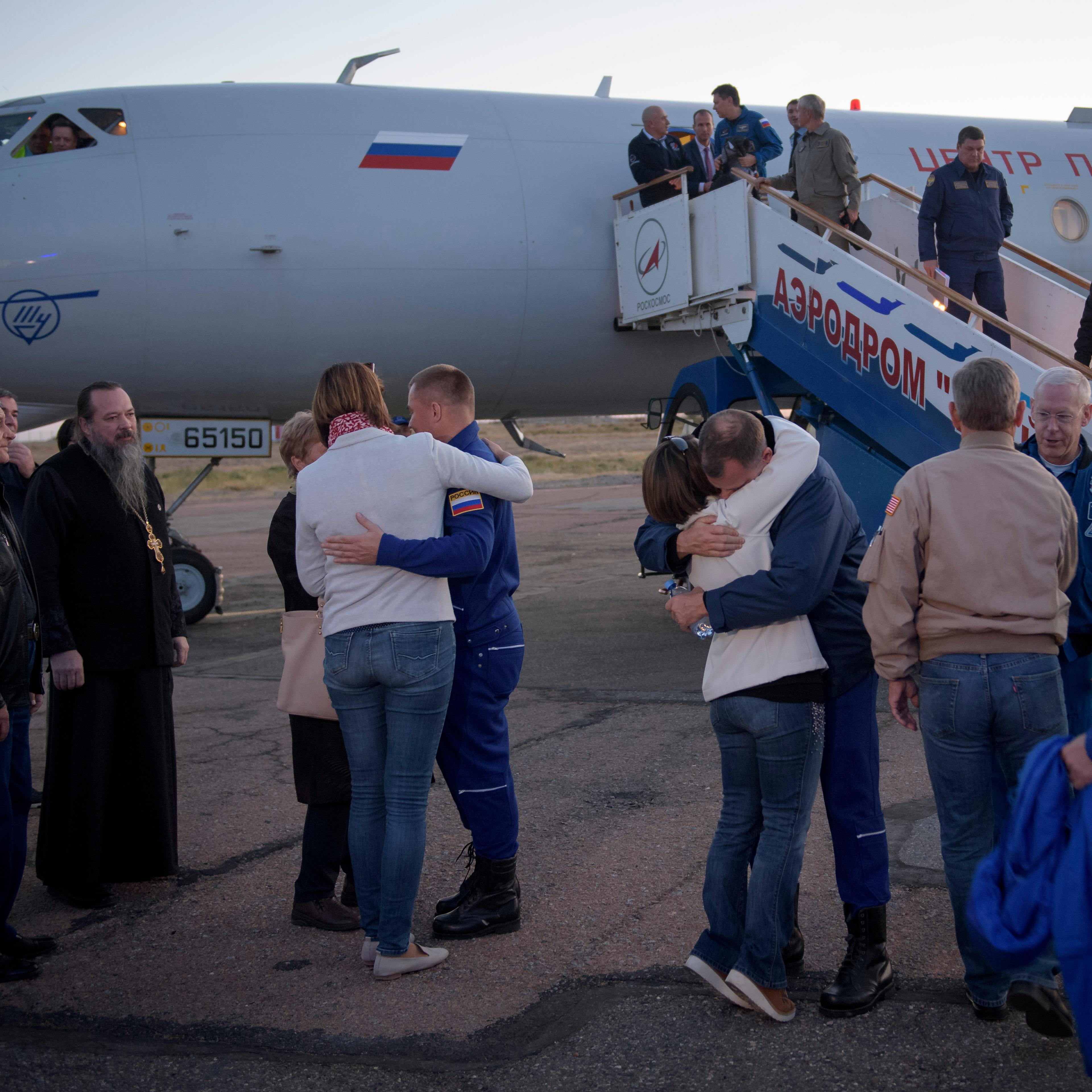 Expedition 57 Crew Returns to Baikonur