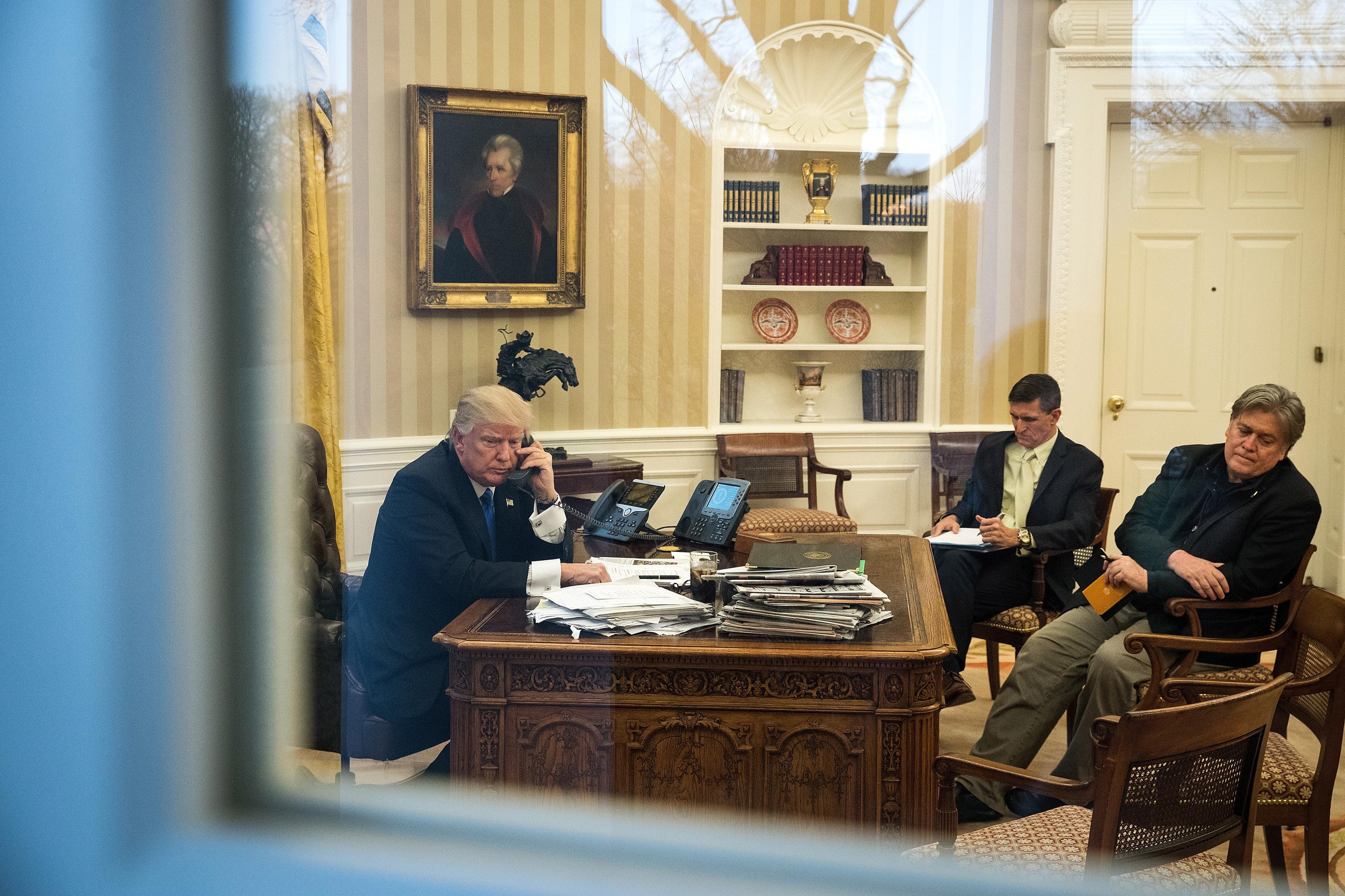 the-wolf-headline, Trump, Bannon