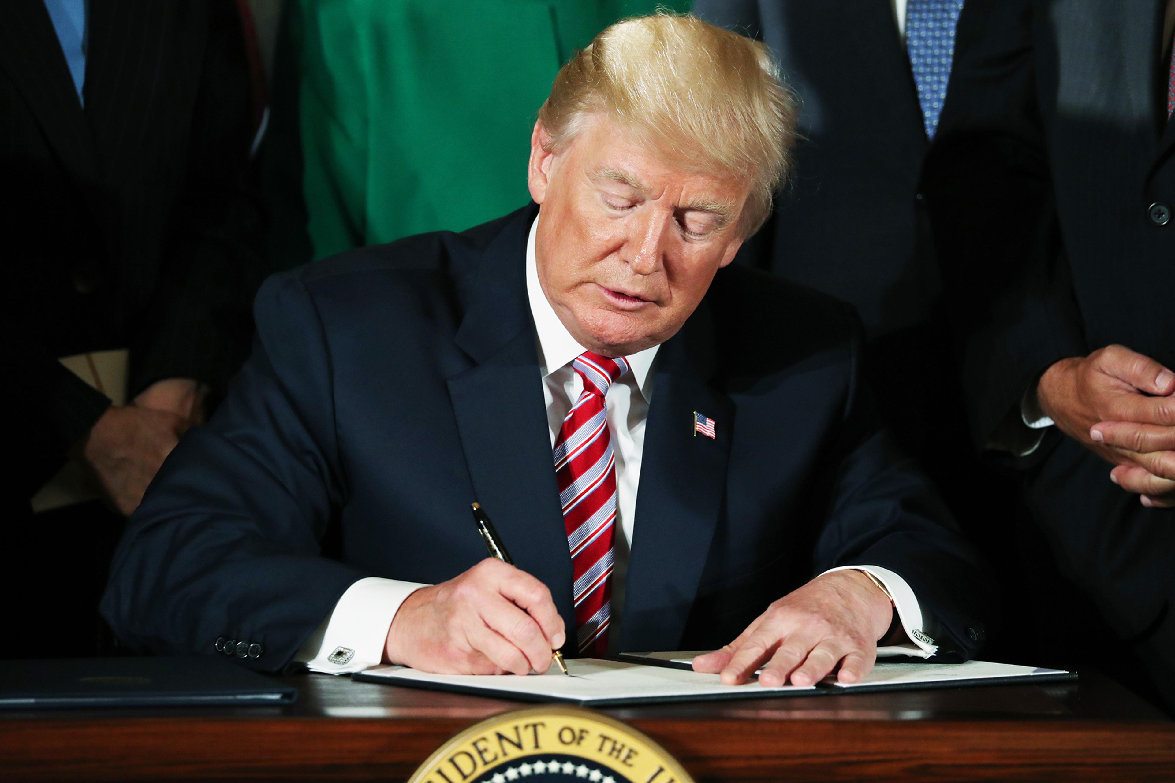 Donald Trump signs a decision memo and a letter to members of Congress outlining the principles of his plan to privatize the nation's air traffic control system in the East Room at the White House, on June 5, 2017, in Washington, D.C.
