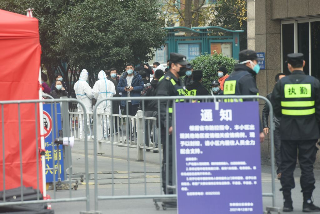 hangzhou-lockdown-residential-block