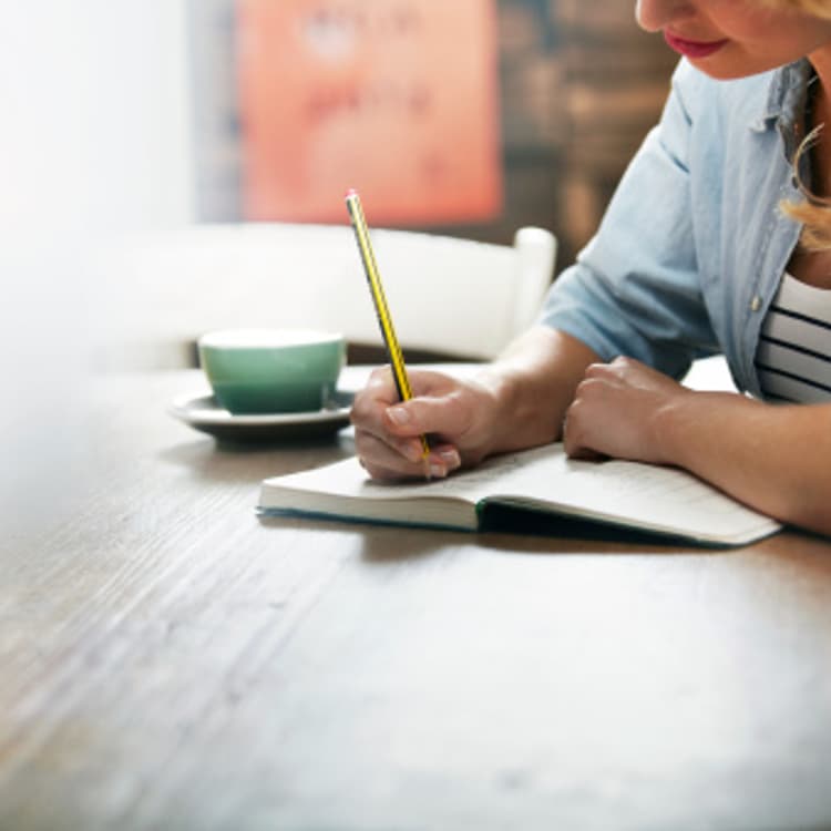 woman-writing-close-up