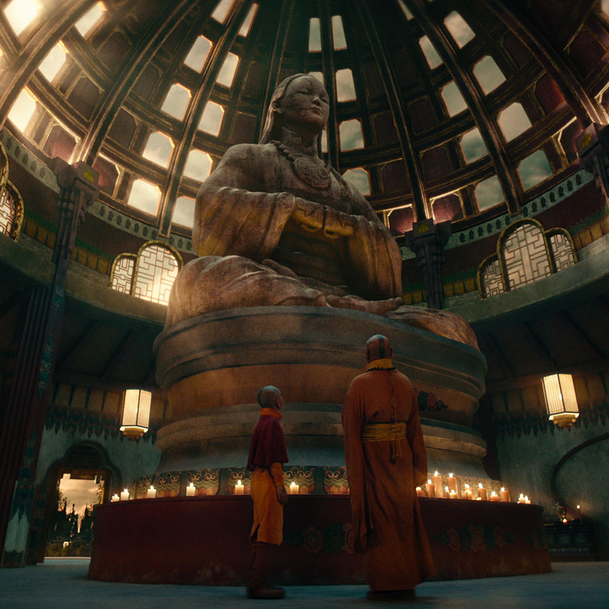 Gordon Cormier as Aang, Lim Kay Siu as Gyatso in season 1 of Avatar: The Last Airbender.