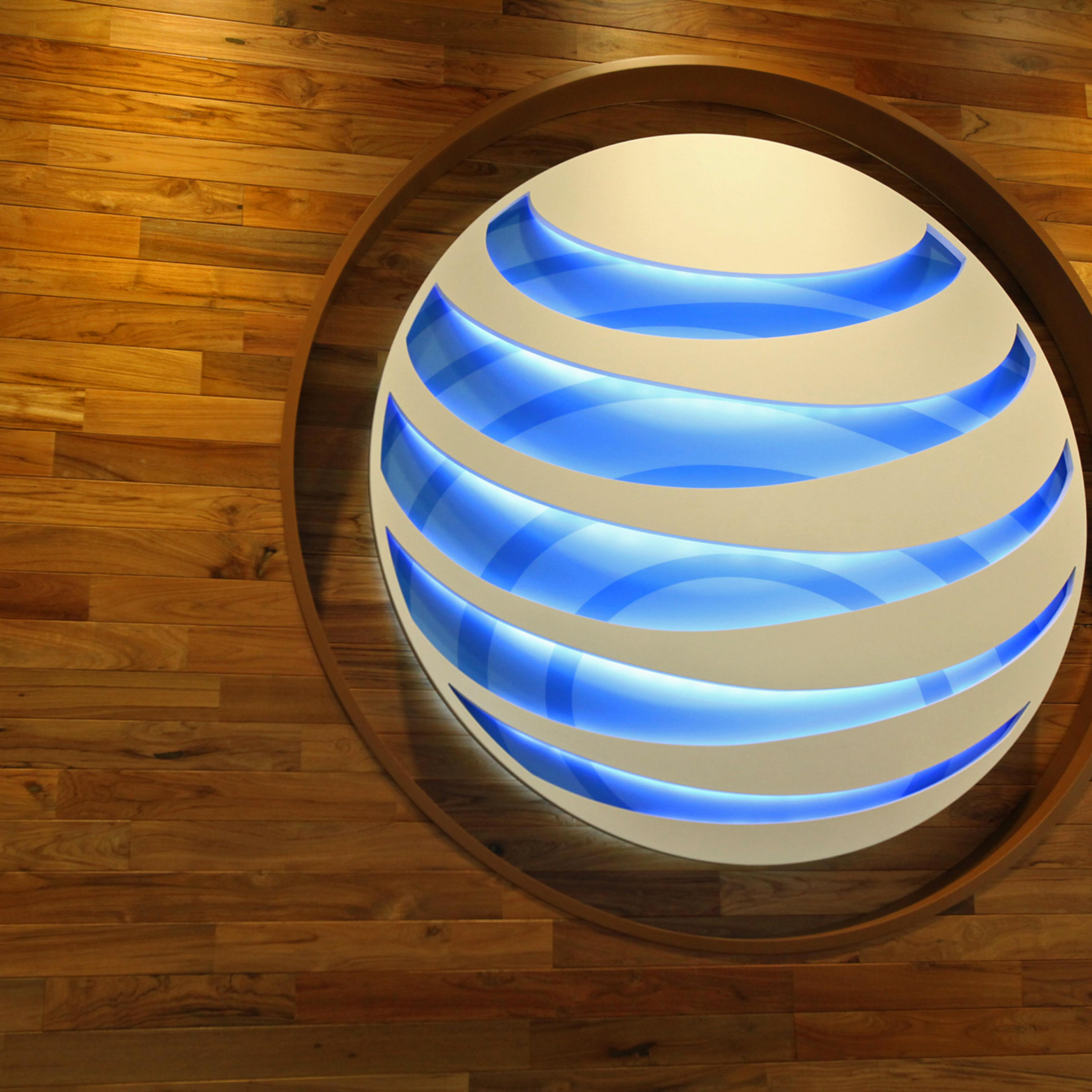 New AT&T Store Aims to Outshine Apple on Chicago's Magnificent Mile