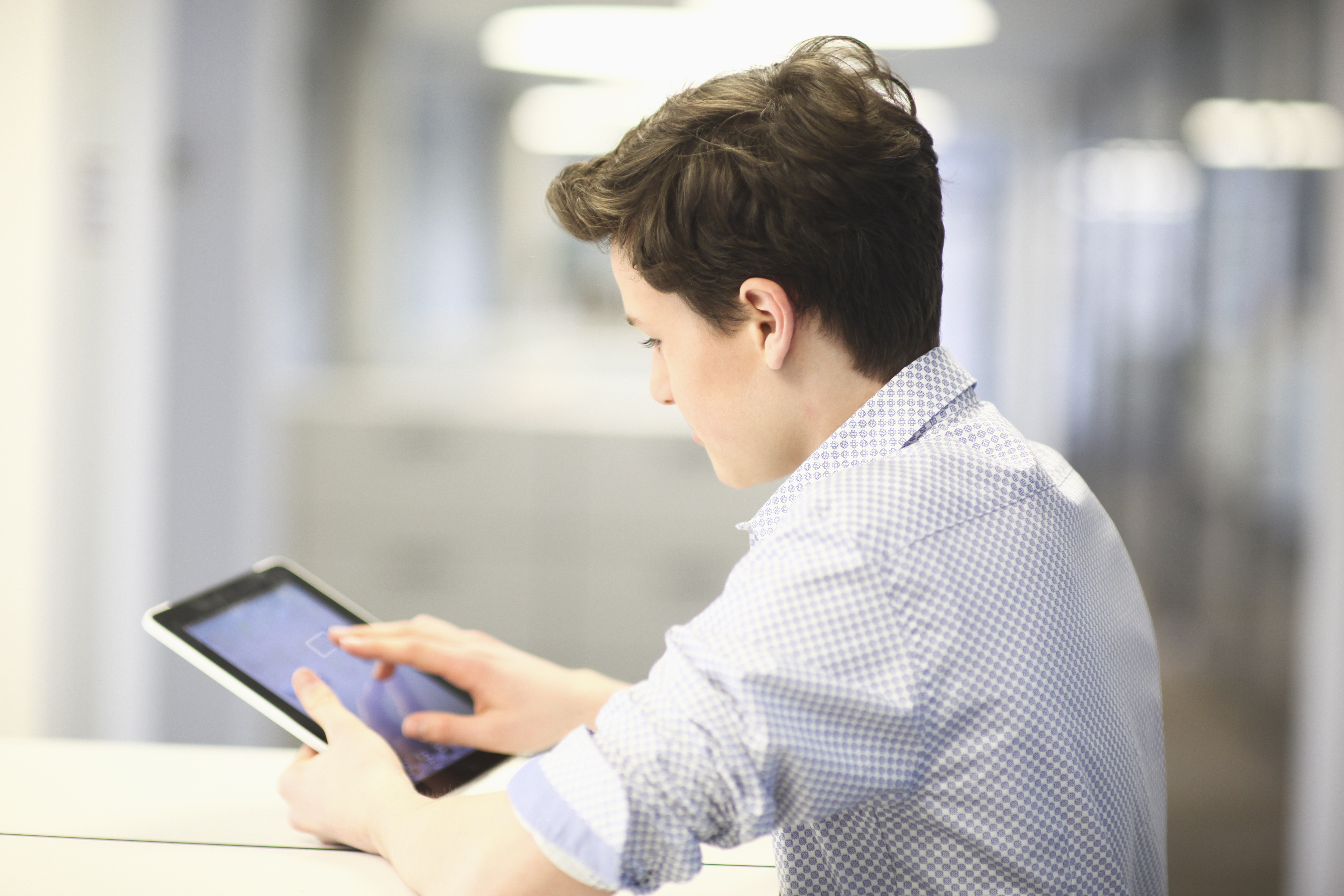 teenager-using-tablet