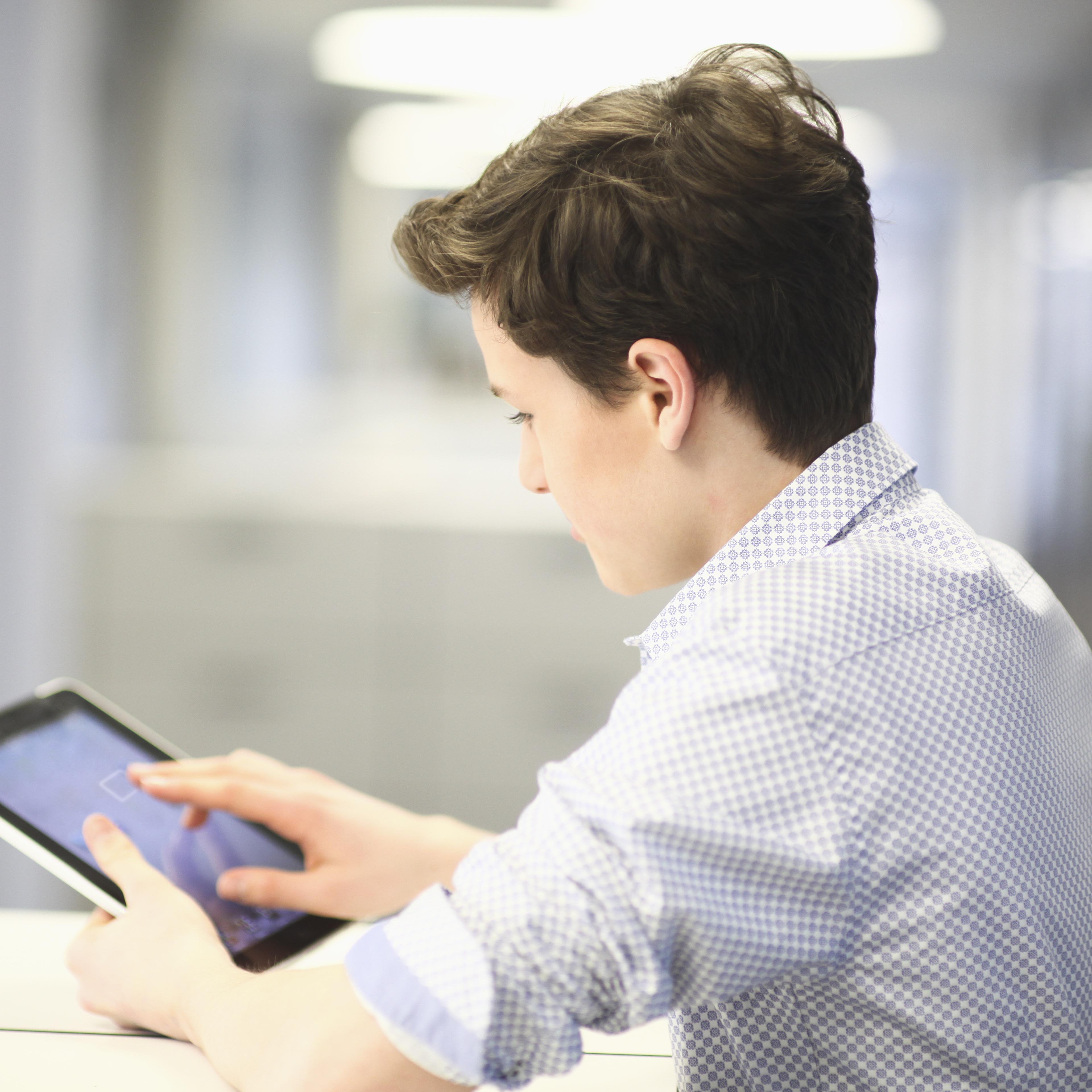 teenager-using-tablet