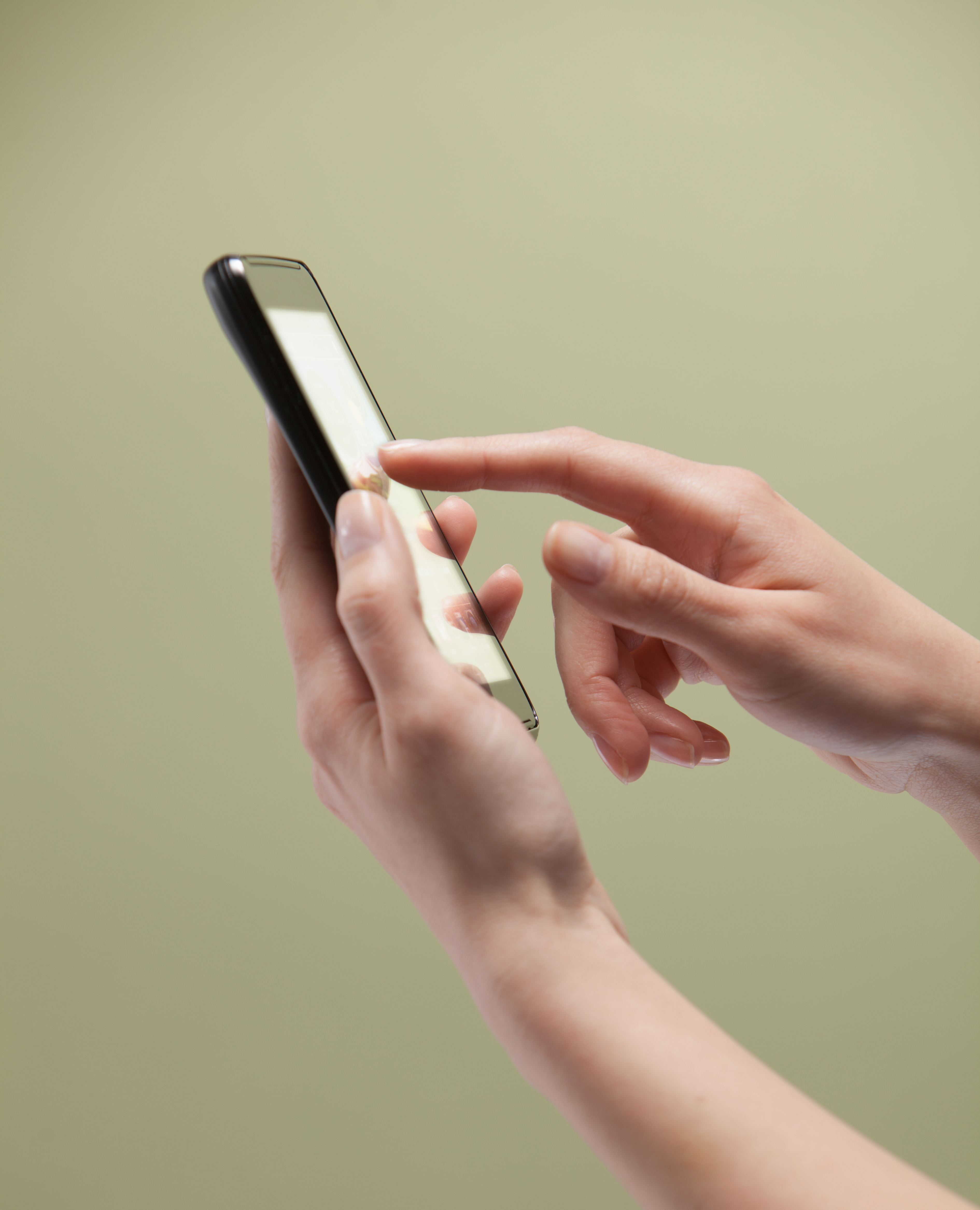 hand-using-smartphone