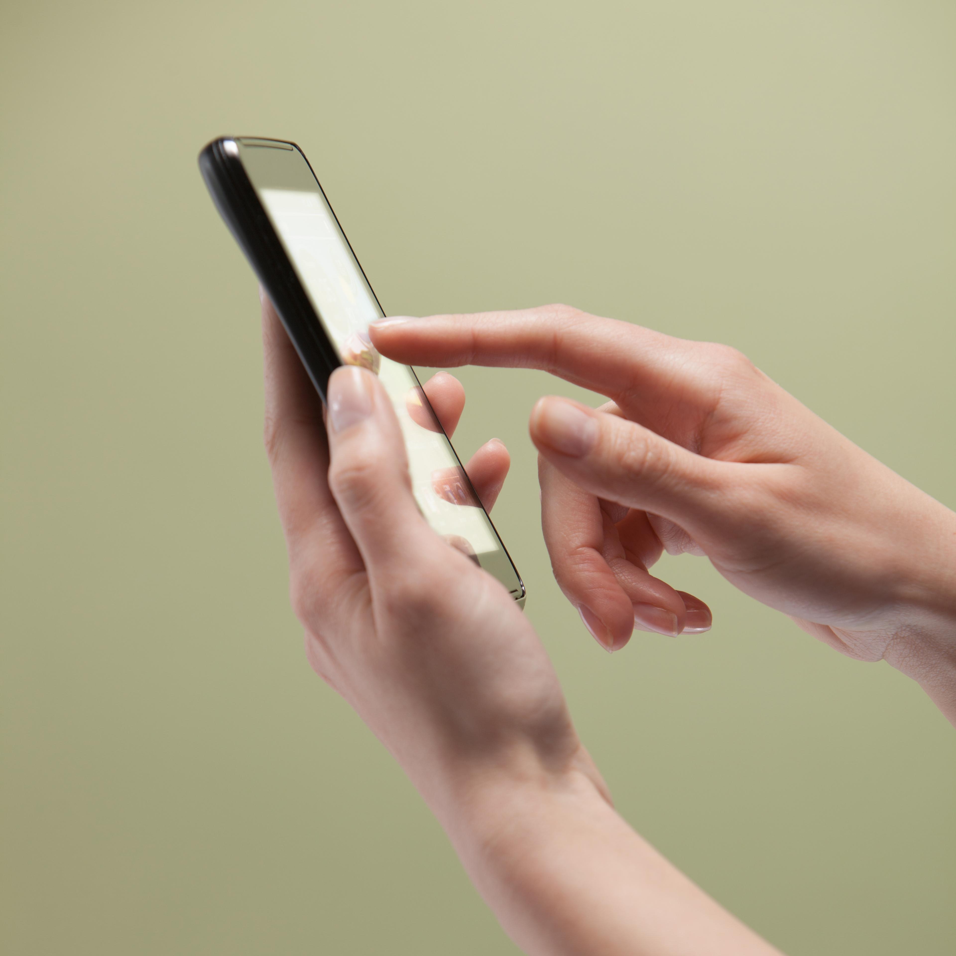 hand-using-smartphone