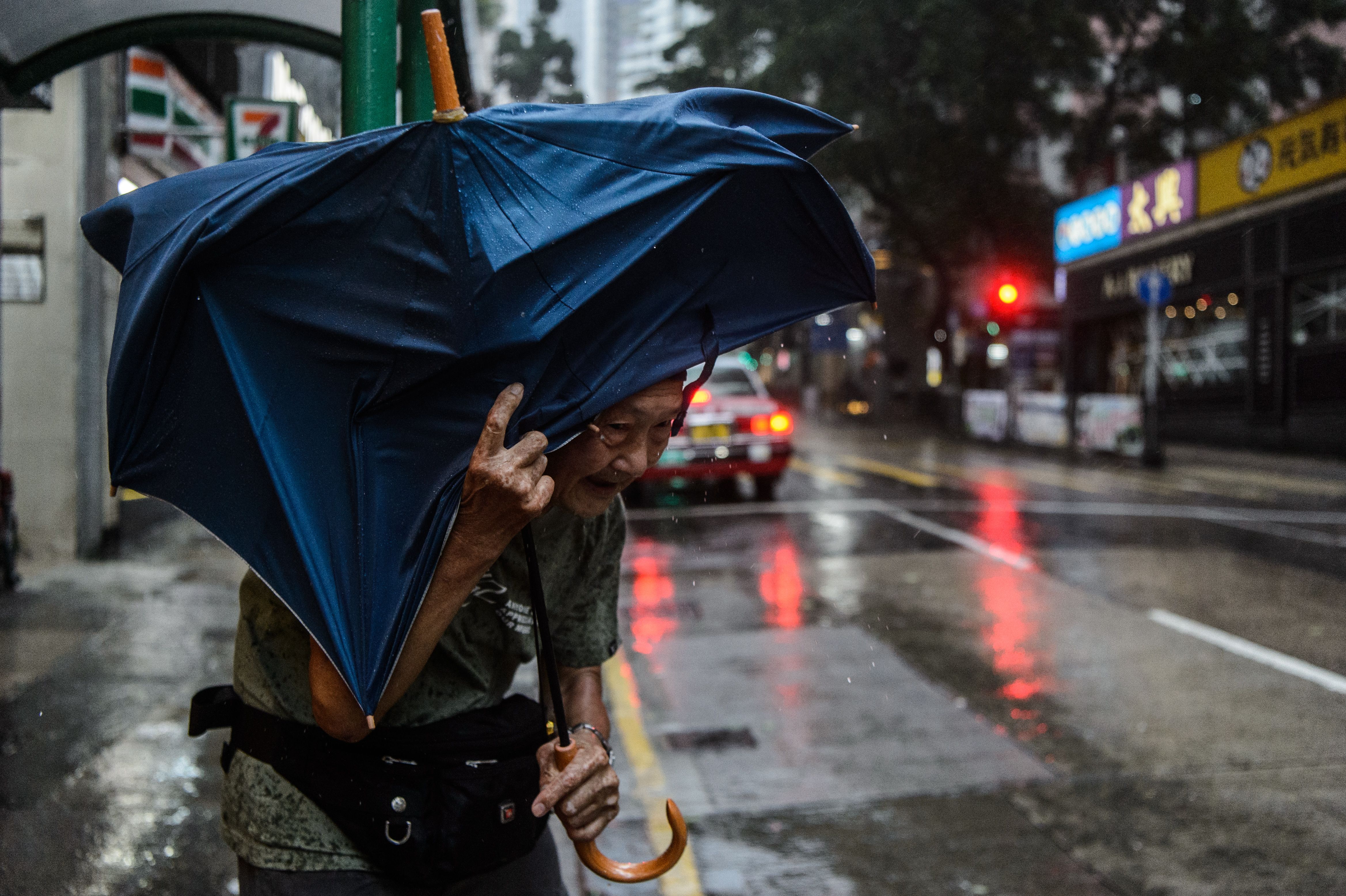 HONG KONG-PHILIPPINES-WEATHER-TYPHOON-MANGKHUT