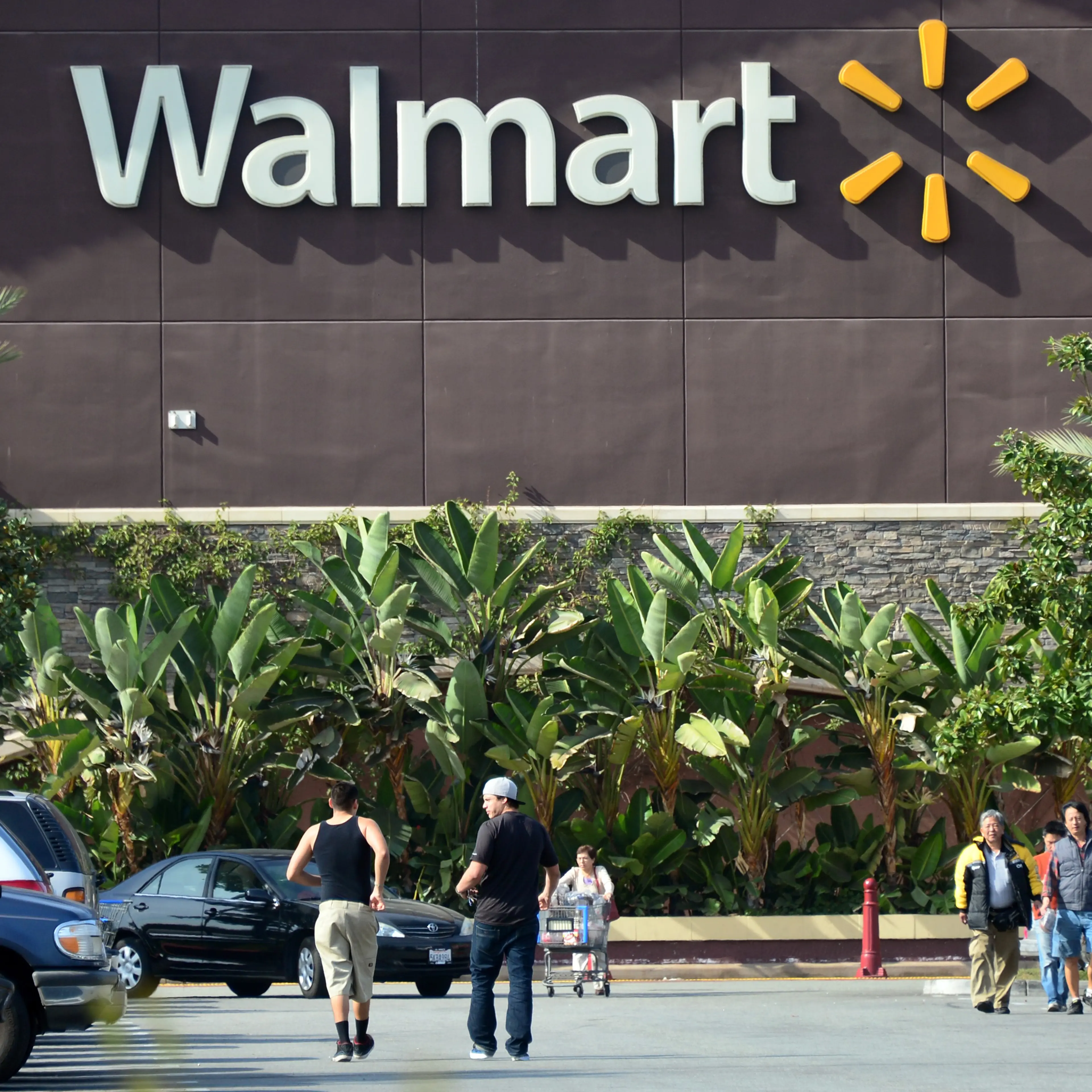 walmart store sign exterior