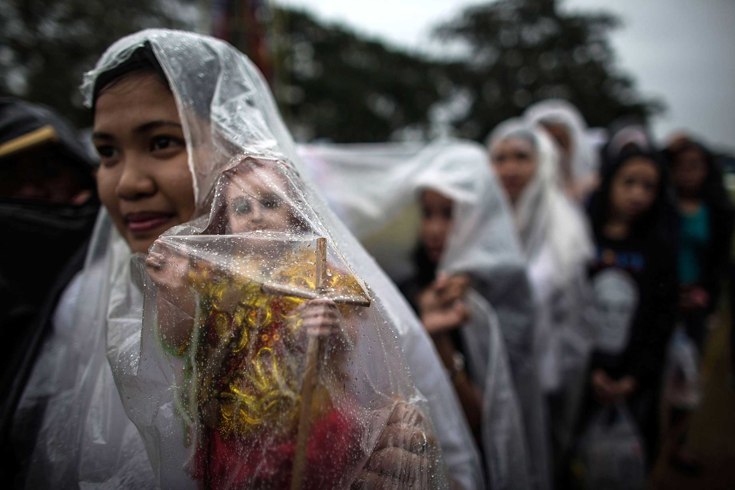 Pilgrims wait for Pope Francis conducts mass at the Rizal Park on Jan. 18, 2015 in Manila.