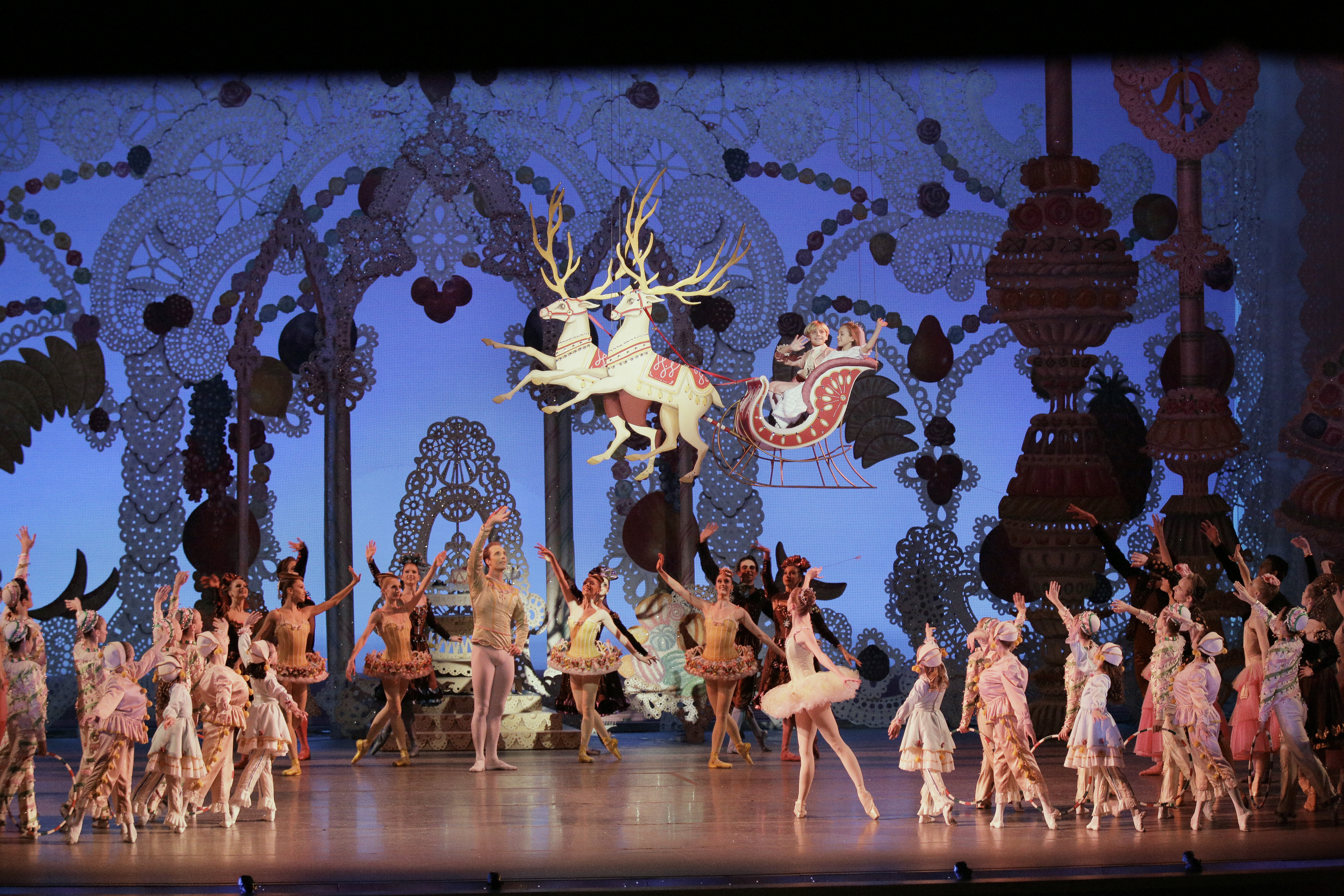 George Balanchine'sTHE NUTCRACKER Act II EveningChildren's Cast BChoreography George Balanchine © The George Balanchine TrustNew York City Ballet Credit Photo: Paul Kolnikstudio@paulkolnik.comnyc 212-362-7778