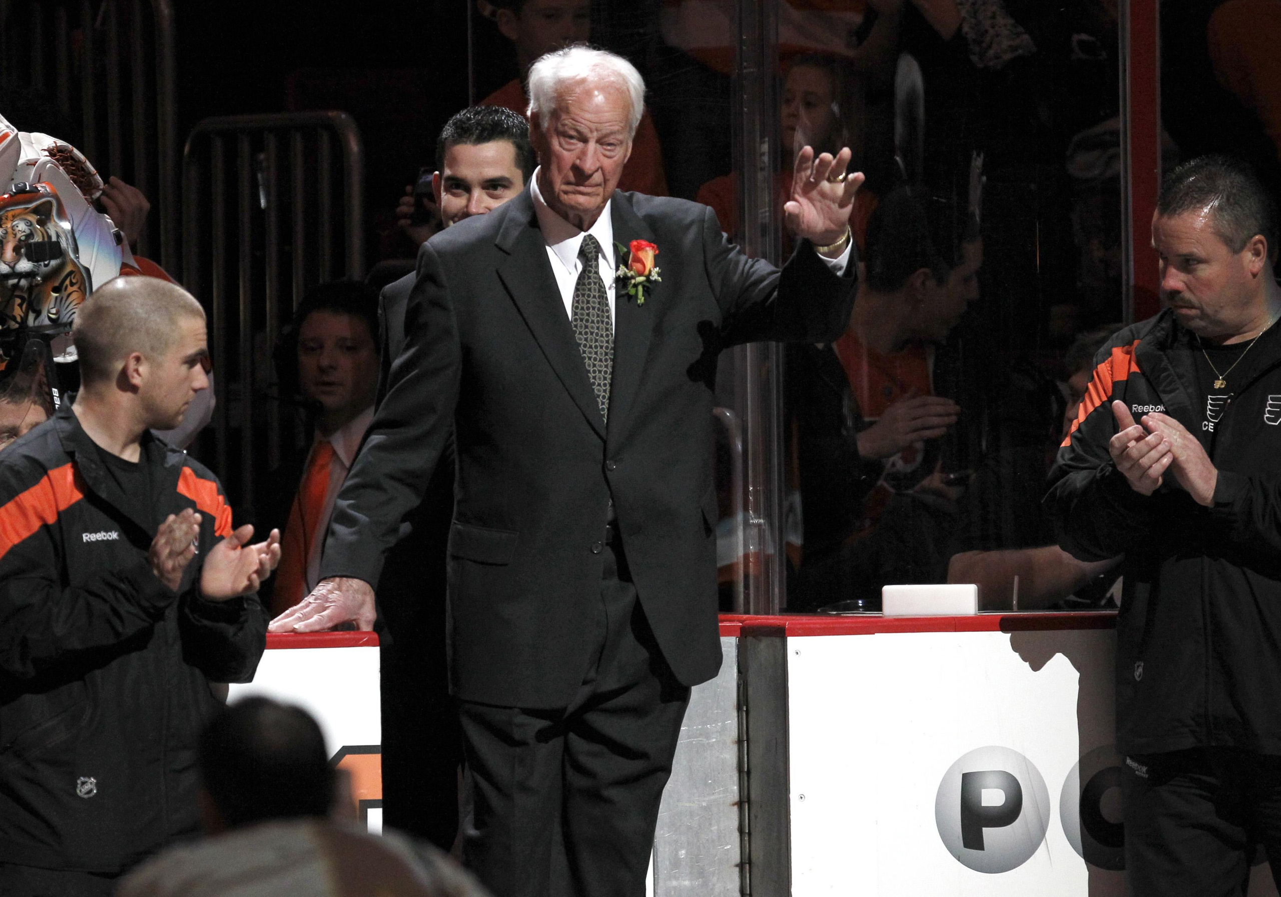 Gordie Howe waves as he enters the rink for a ceremony honoring his son, Philadelphia Flyers' NHL Hall of Fame defenseman, Mark before the start of the Flyers versus the Detroit Red Wings in Philadelphia on March 6, 2012.