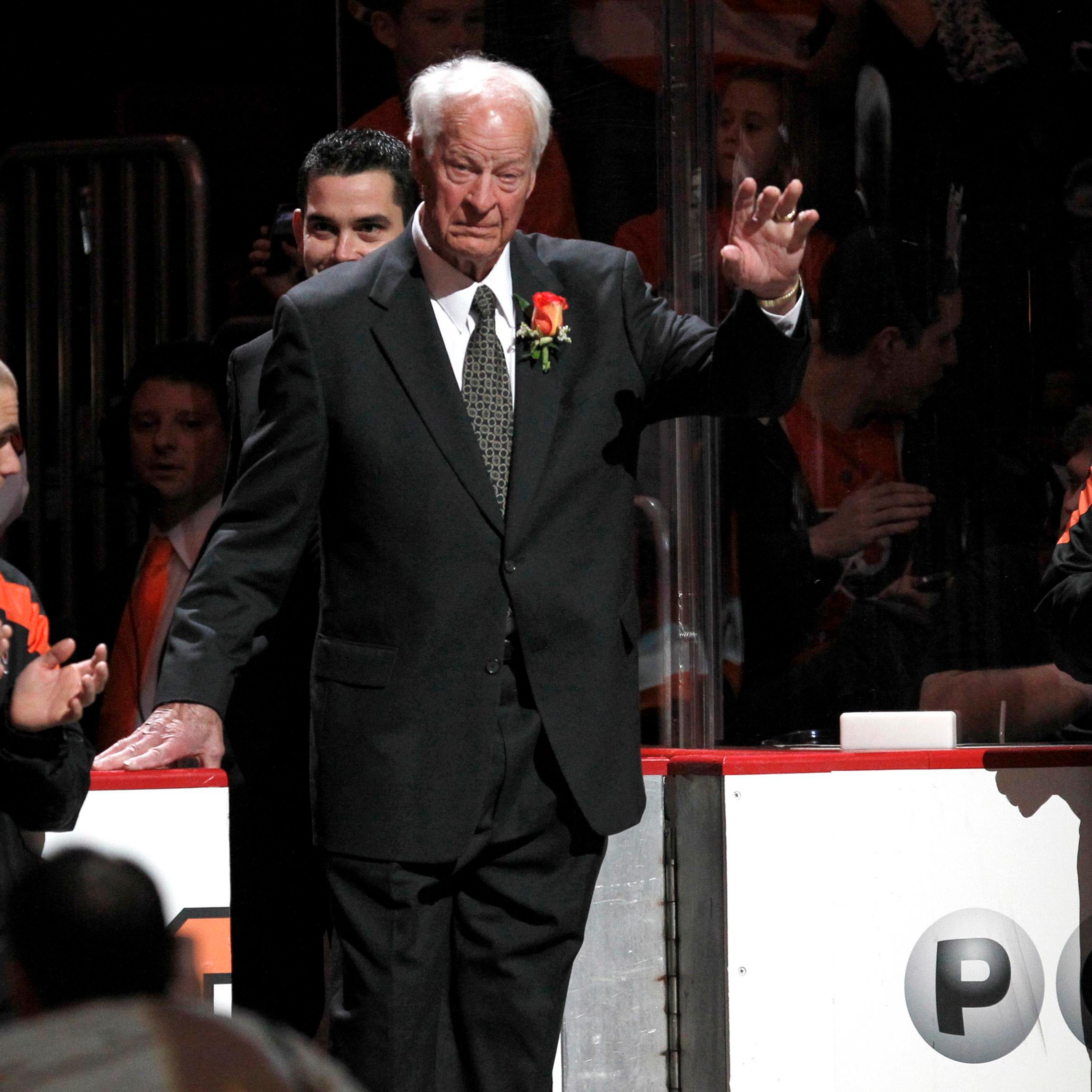 Gordie Howe waves as he enters the rink for a ceremony honoring his son, Philadelphia Flyers' NHL Hall of Fame defenseman, Mark before the start of the Flyers versus the Detroit Red Wings in Philadelphia on March 6, 2012.