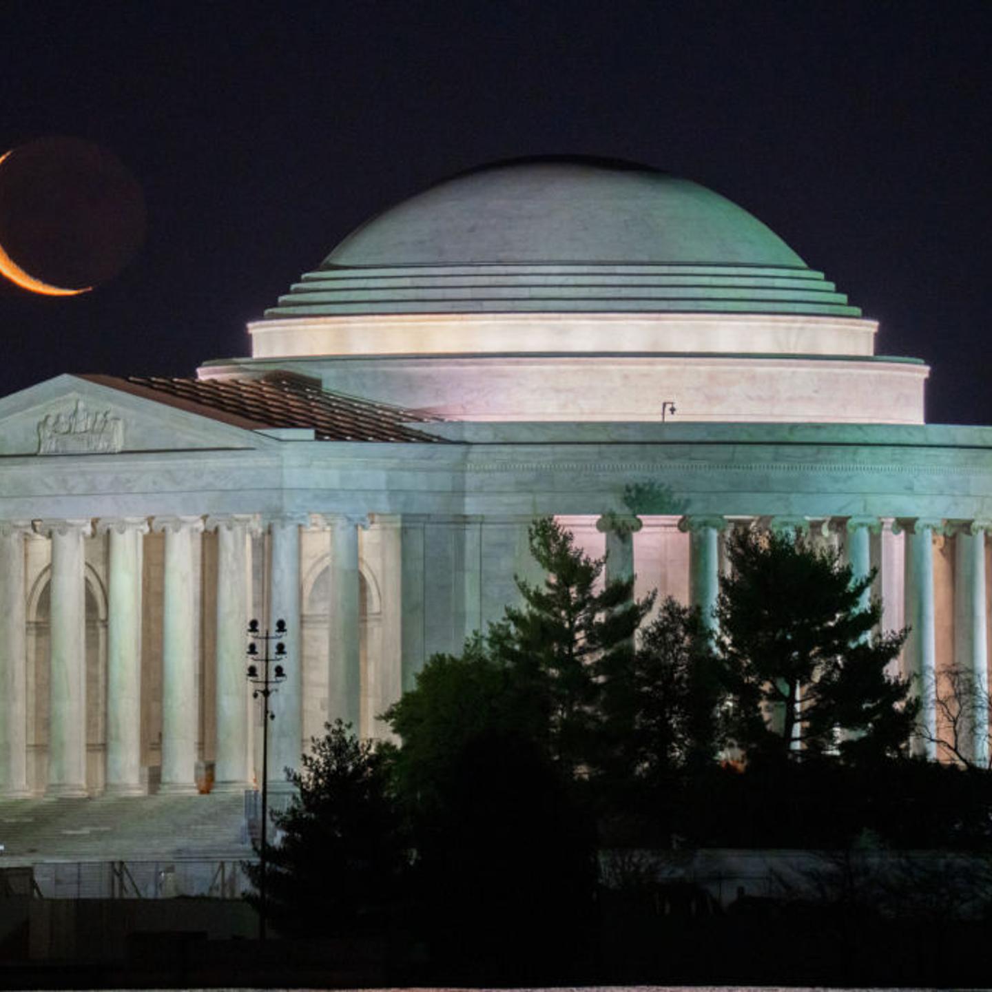 Crescent Moon rises above Jefferson Memorial
