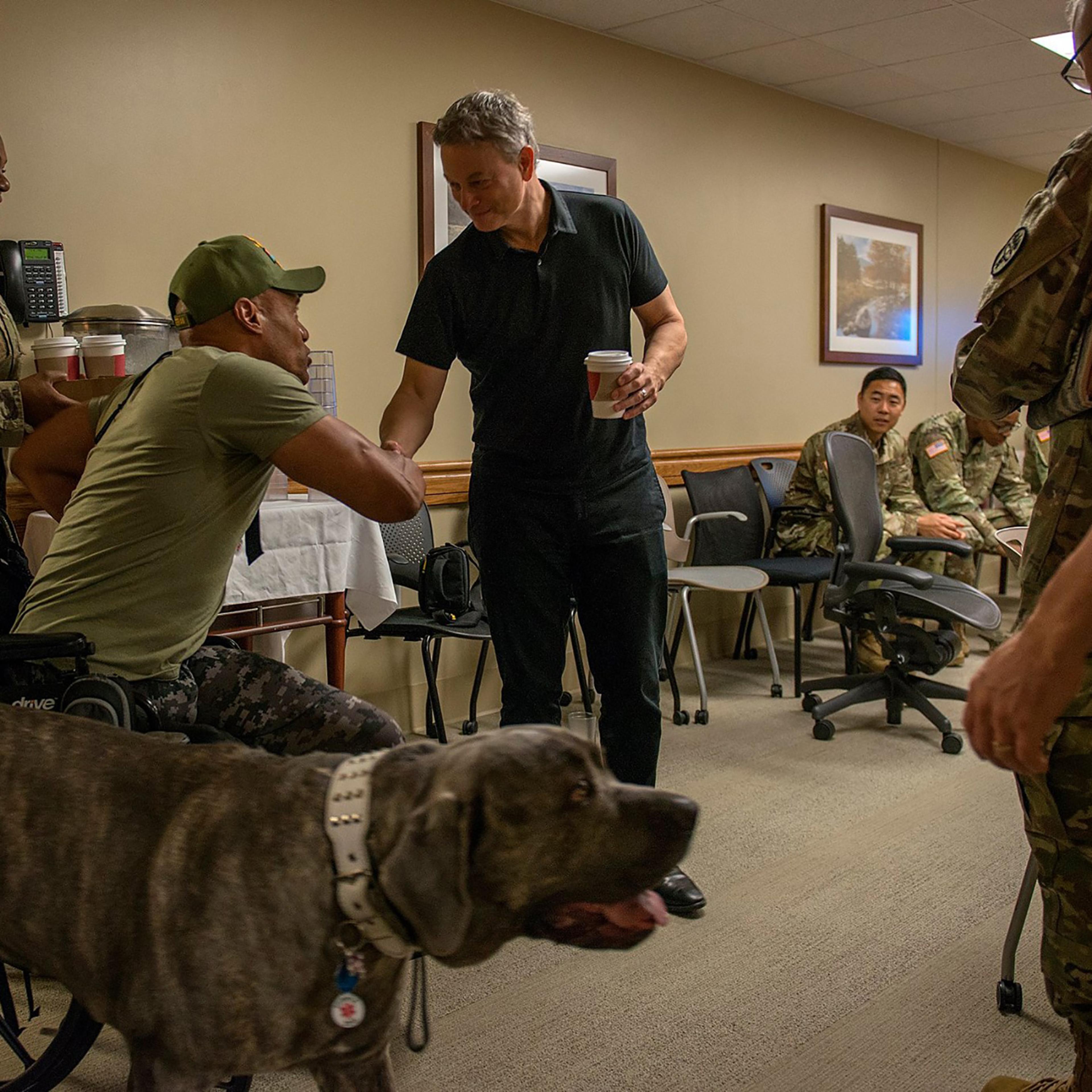 Gary Sinise meets with military members
