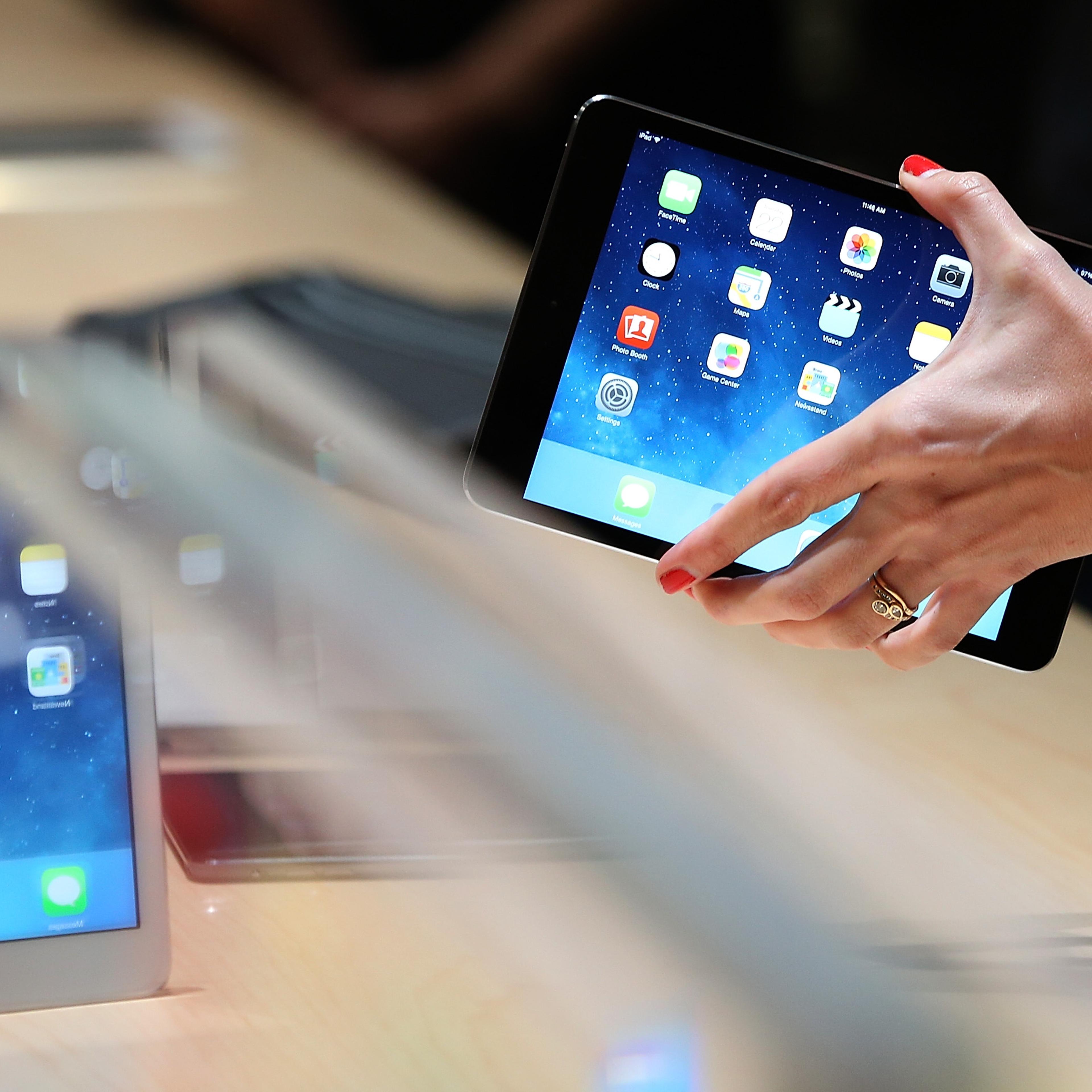 Apple Unveils New Versions Of Popular iPad