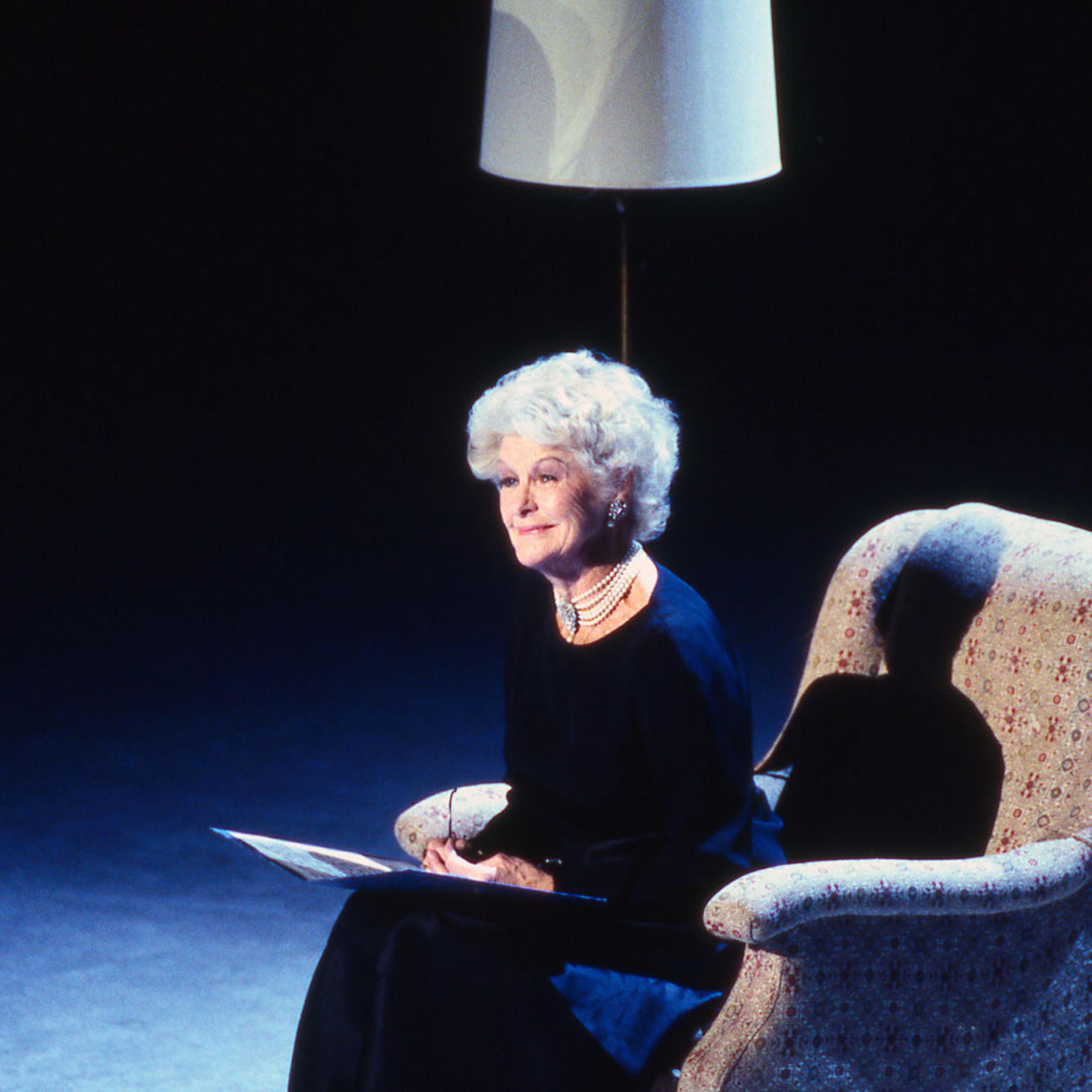 Elaine Stritch performs at the Kennedy Center Honors on October 29, 1994.