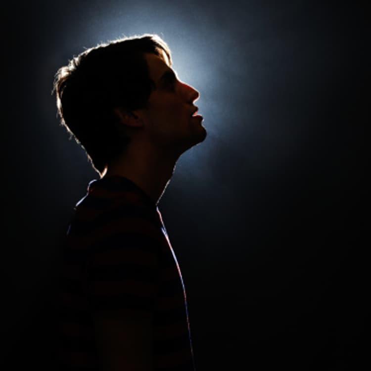 silhouette-young-man-looking-up