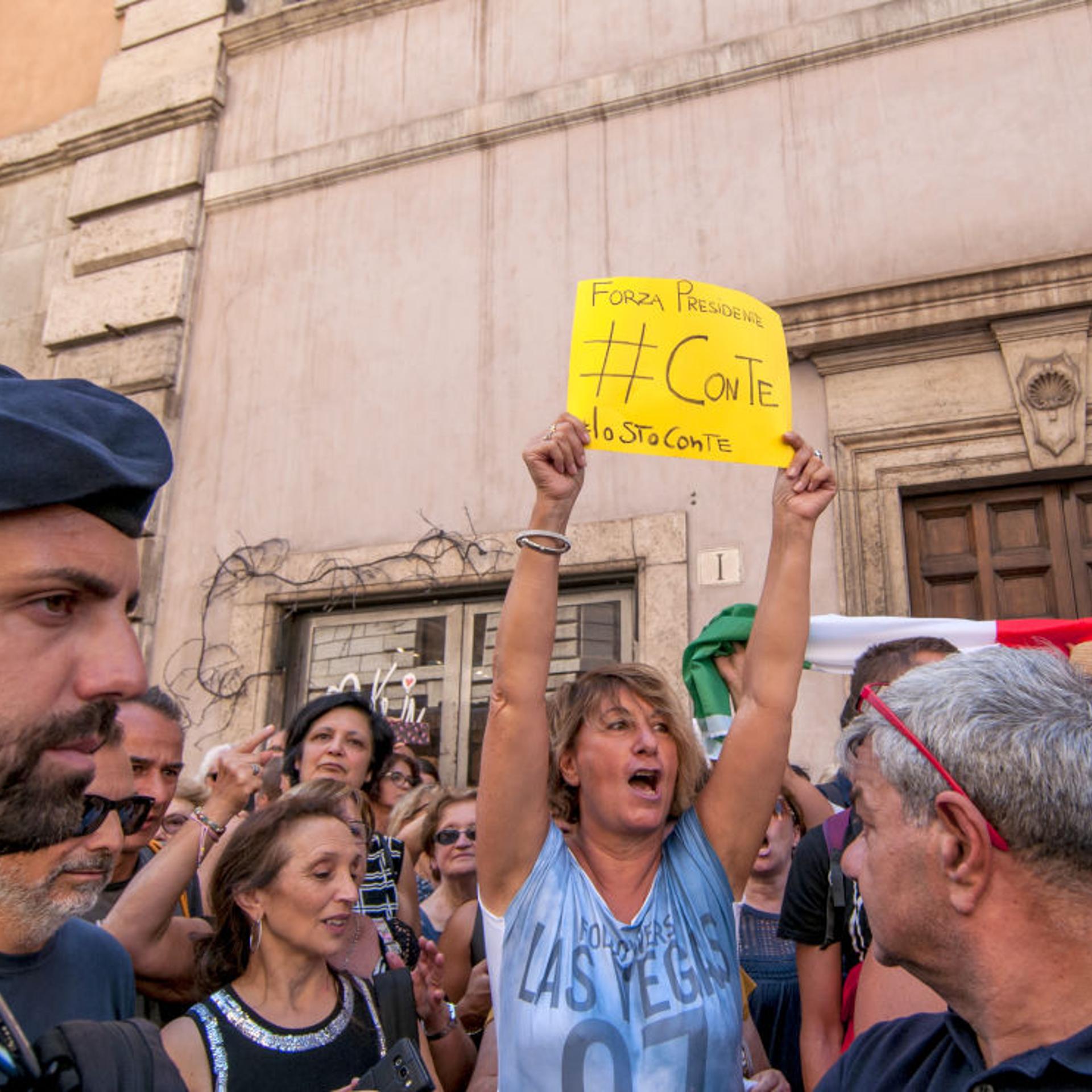 Government crisis in Italy. Supporters of the League party