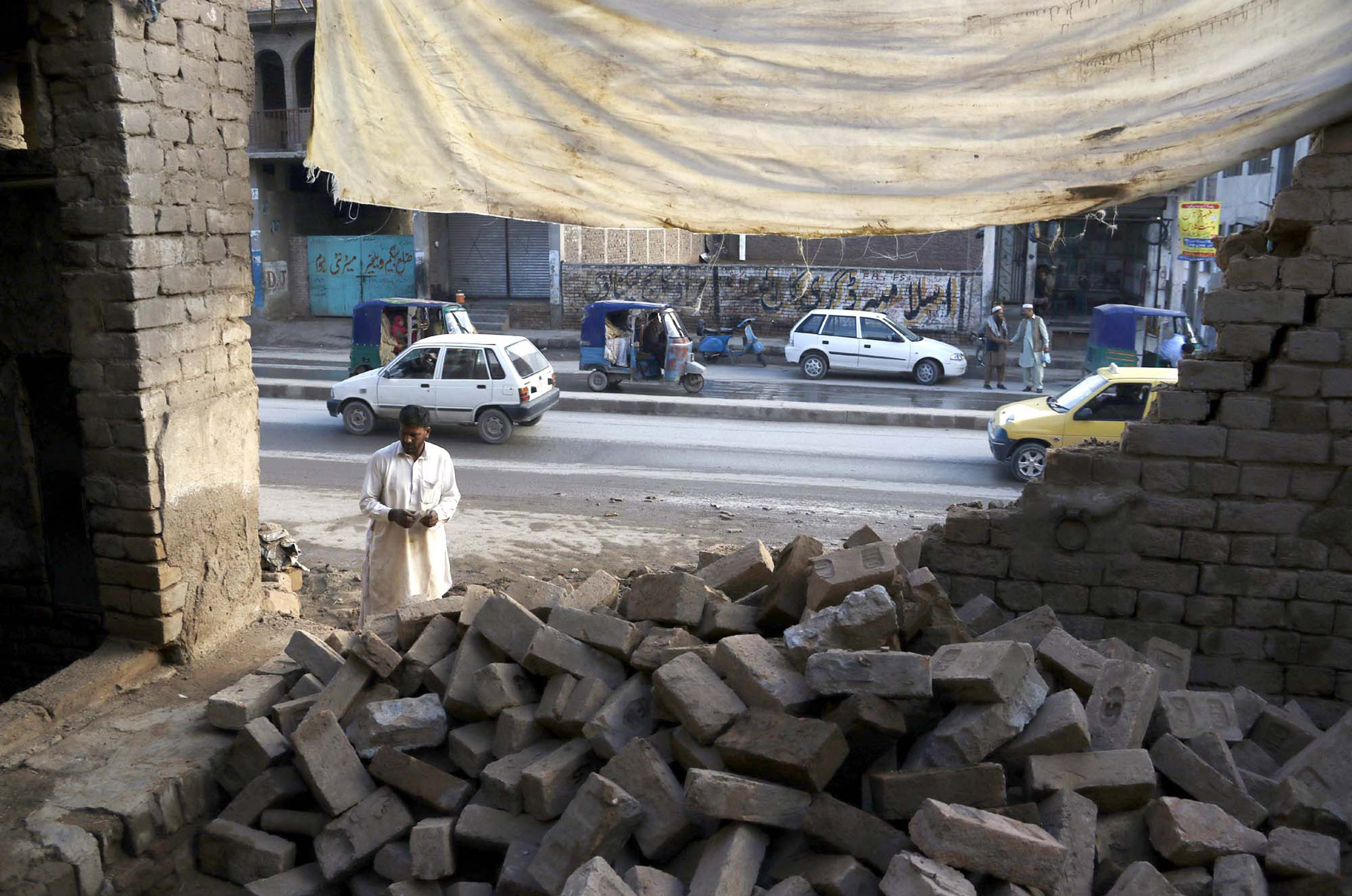 26 Oct 2015, Peshawar, Pakistan --- Peshawar, Pakistan. 26th October 2015 -- View of damages as a result of the strong earthquake in different areas of Peshawar. -- At least 100 people in Afghanistan and Pakistan have died consequence of the powerful 7.6
