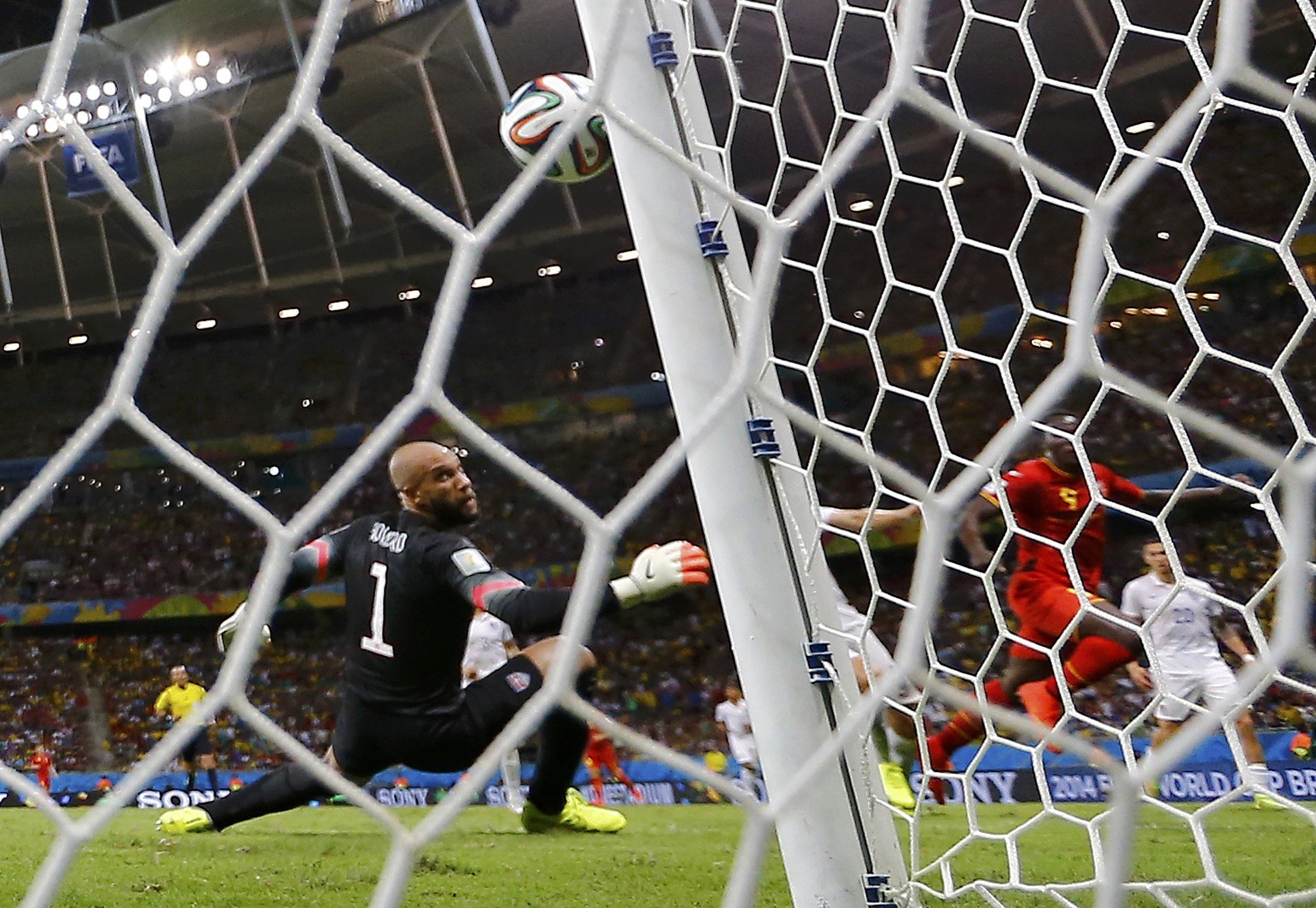 Belgium's Romelu Lukaku (2nd R) scores his team's second goal past Goalkeeper Tim Howard of the U.S. during extra time in their game at the Fonte Nova arena in Salvador, Brazil on July 1, 2014.