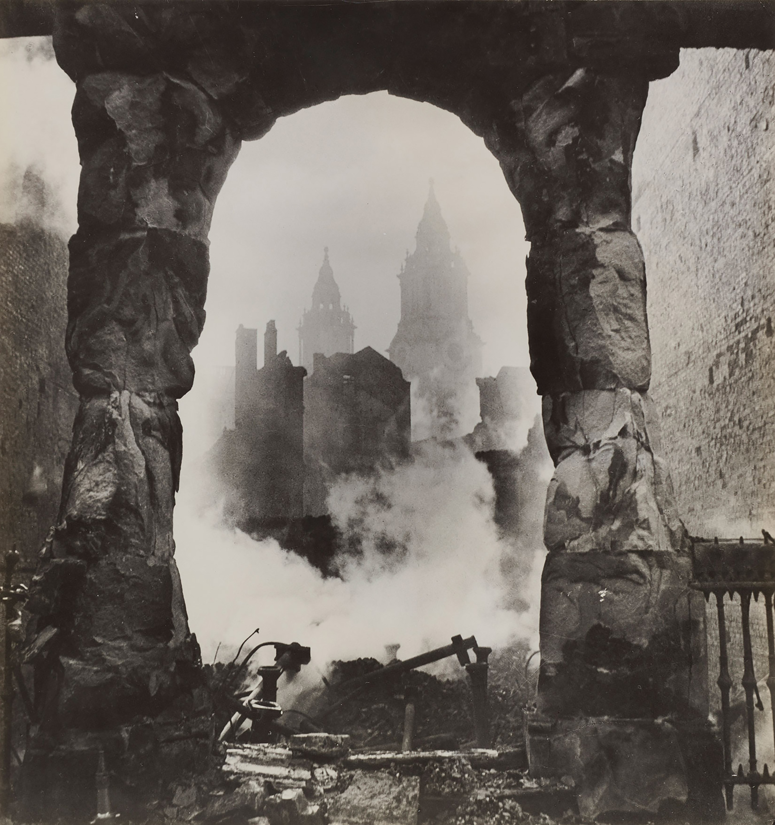 London's Honorable Scars, Santa Barbara Museum of Art, Calif.: Sept. 18 - Jan. 8, 2017  (Caption: Cecil Beaton, St. Paul’s seen through a Victorian Shopfront, circa 1940, Gift of Mrs. Ala Story)