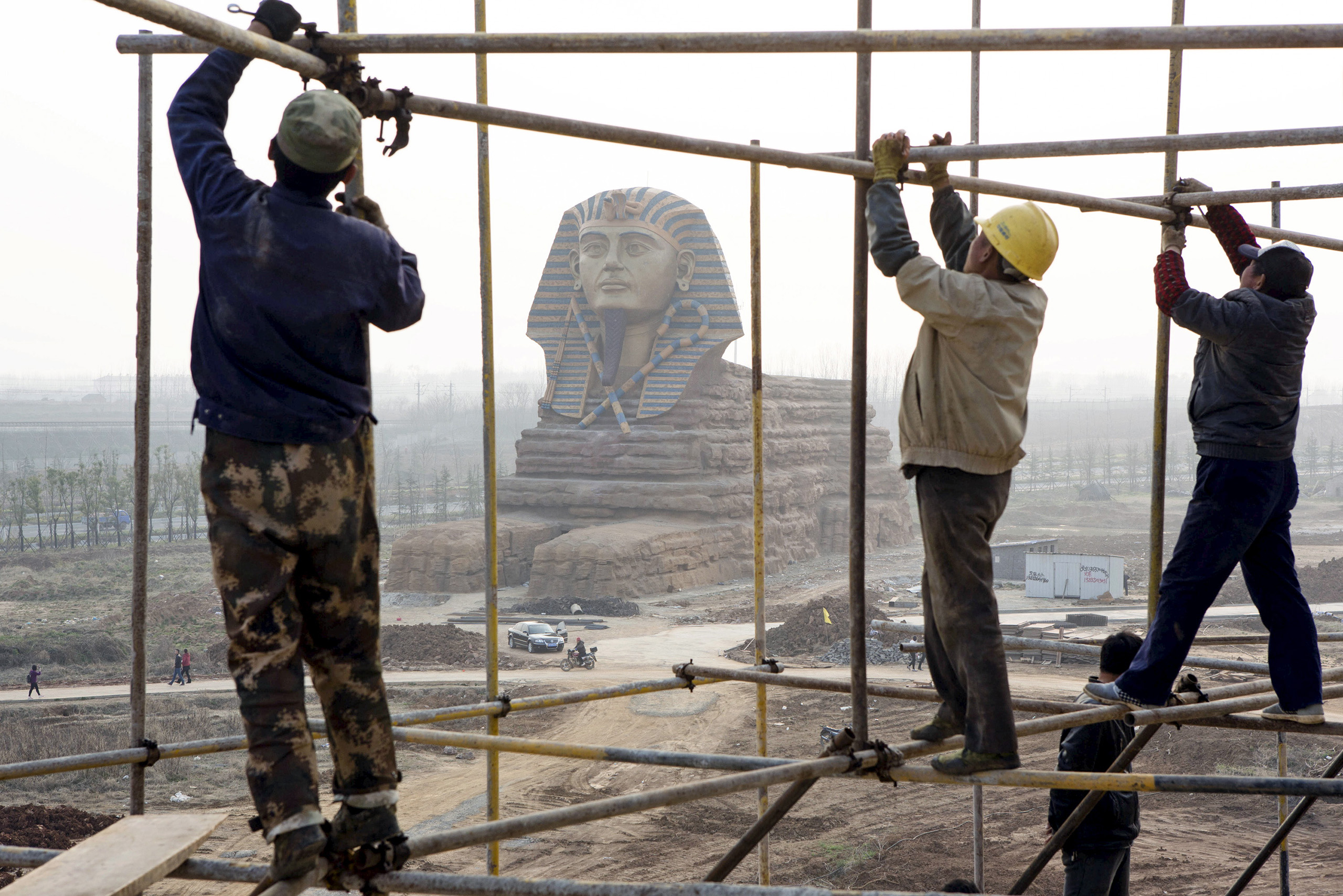 chinese-replicas-famous-monuments