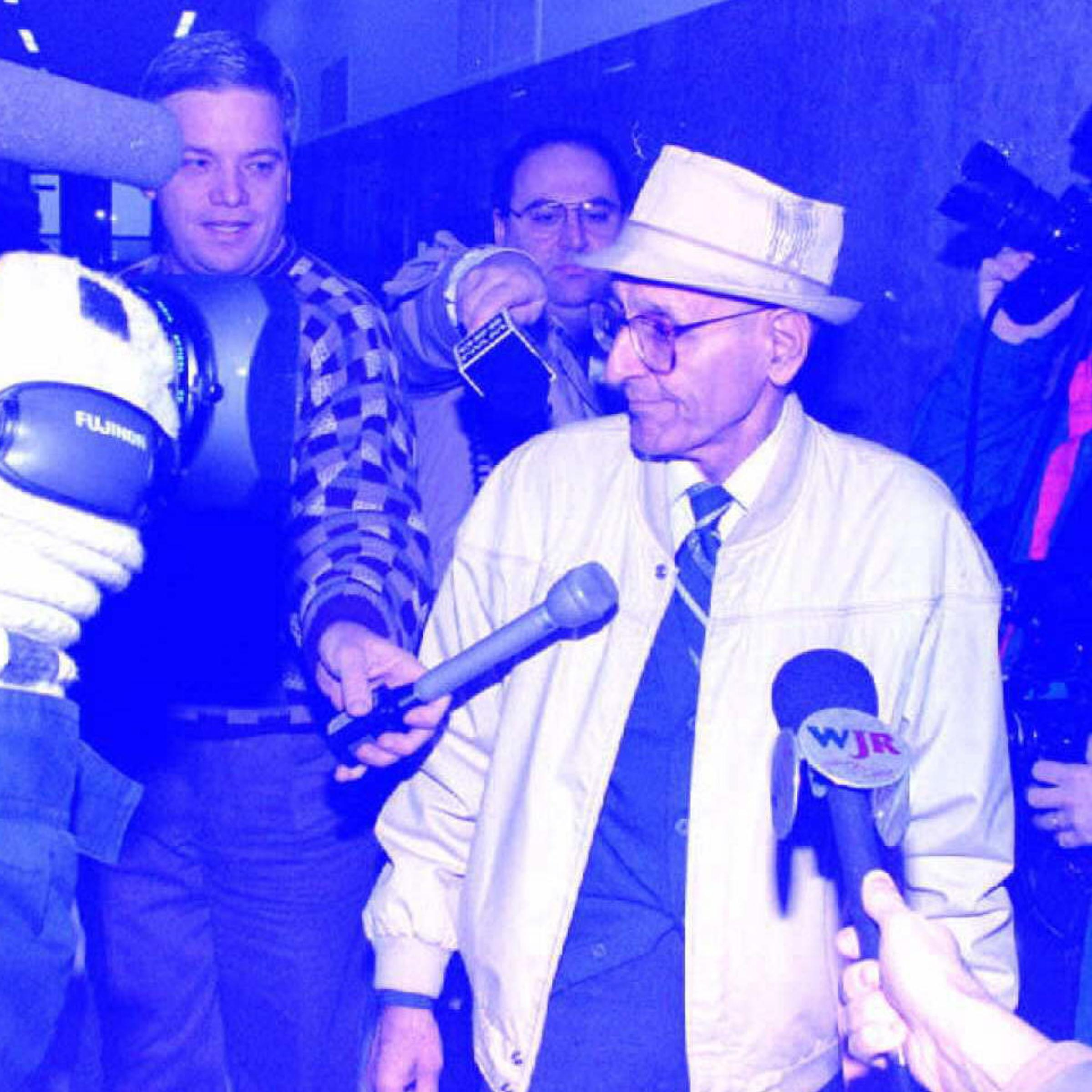Doctor Jack Kevorkian walks through a crowd of rep