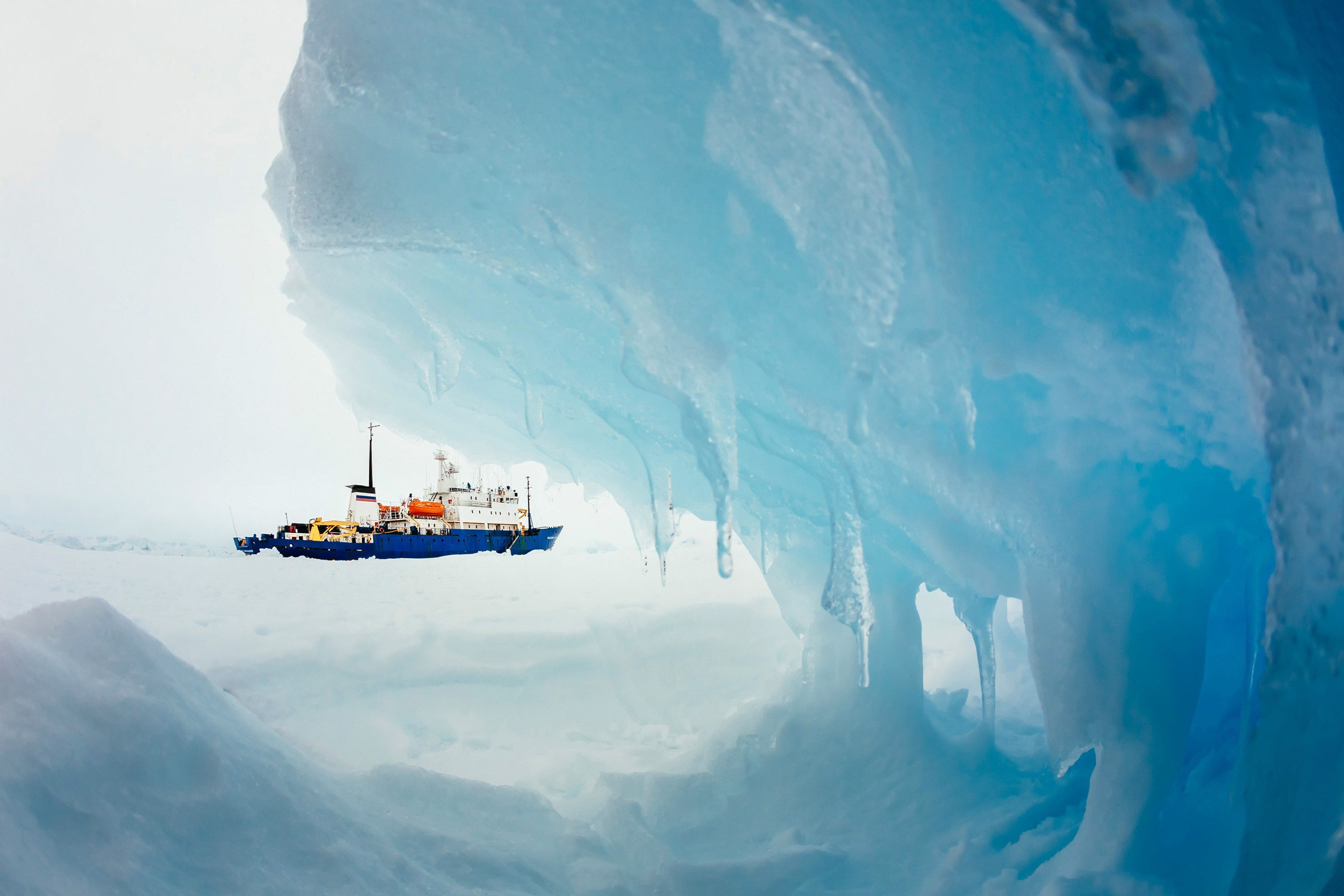 Antarctica Rescue: Chinese Icebreaker Now Stuck