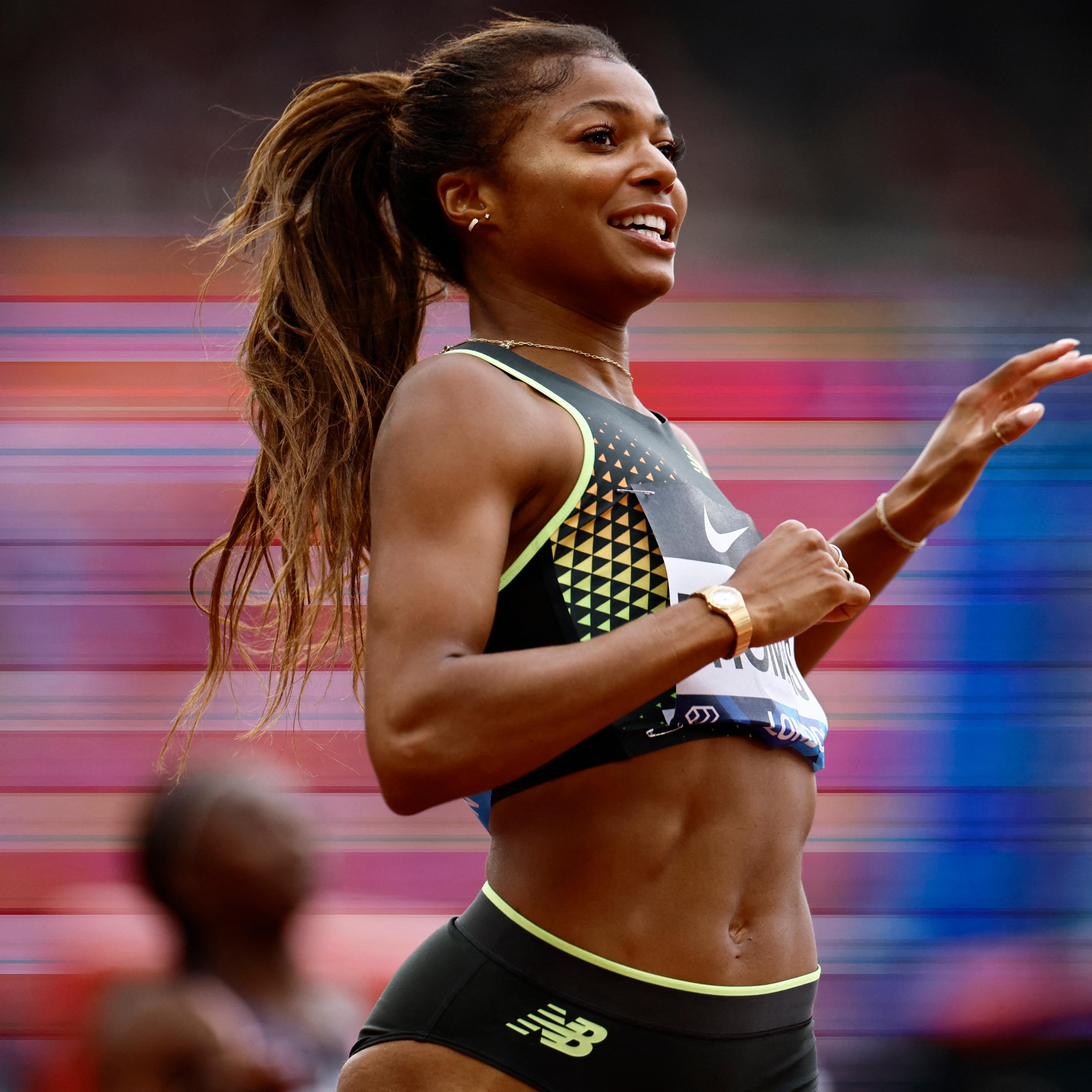 USA's Gabby Thomas celebrates after winning the Women's 200m event during the IAAF Diamond League athletics meeting at the London stadium on July 20, 2024.
