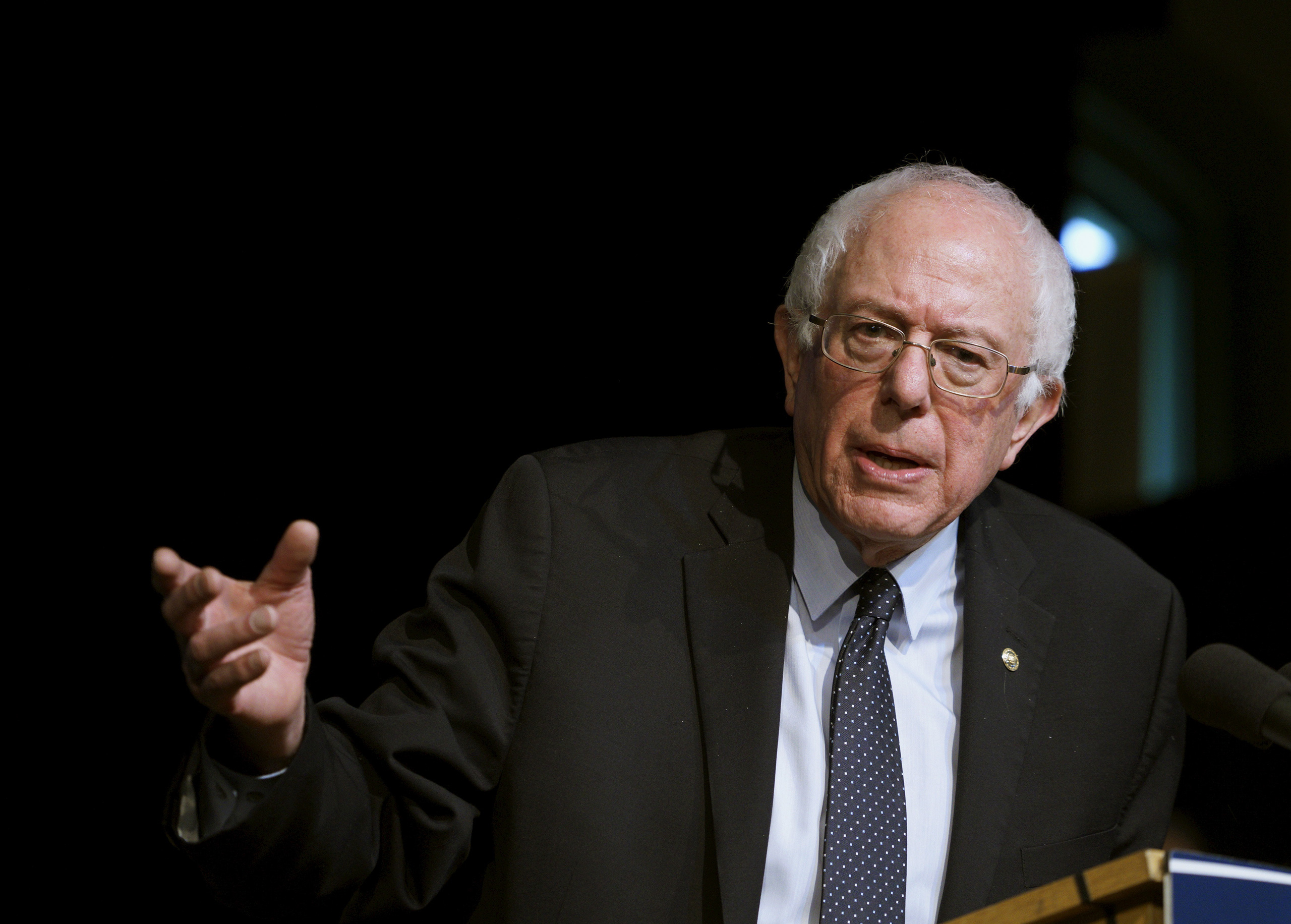 U.S. Democratic presidential candidate Bernie Sanders speaks at a campaign event in Exeter, New Hampshire February 5, 2016. REUTERS/Rick Wilking - RTX25NEB