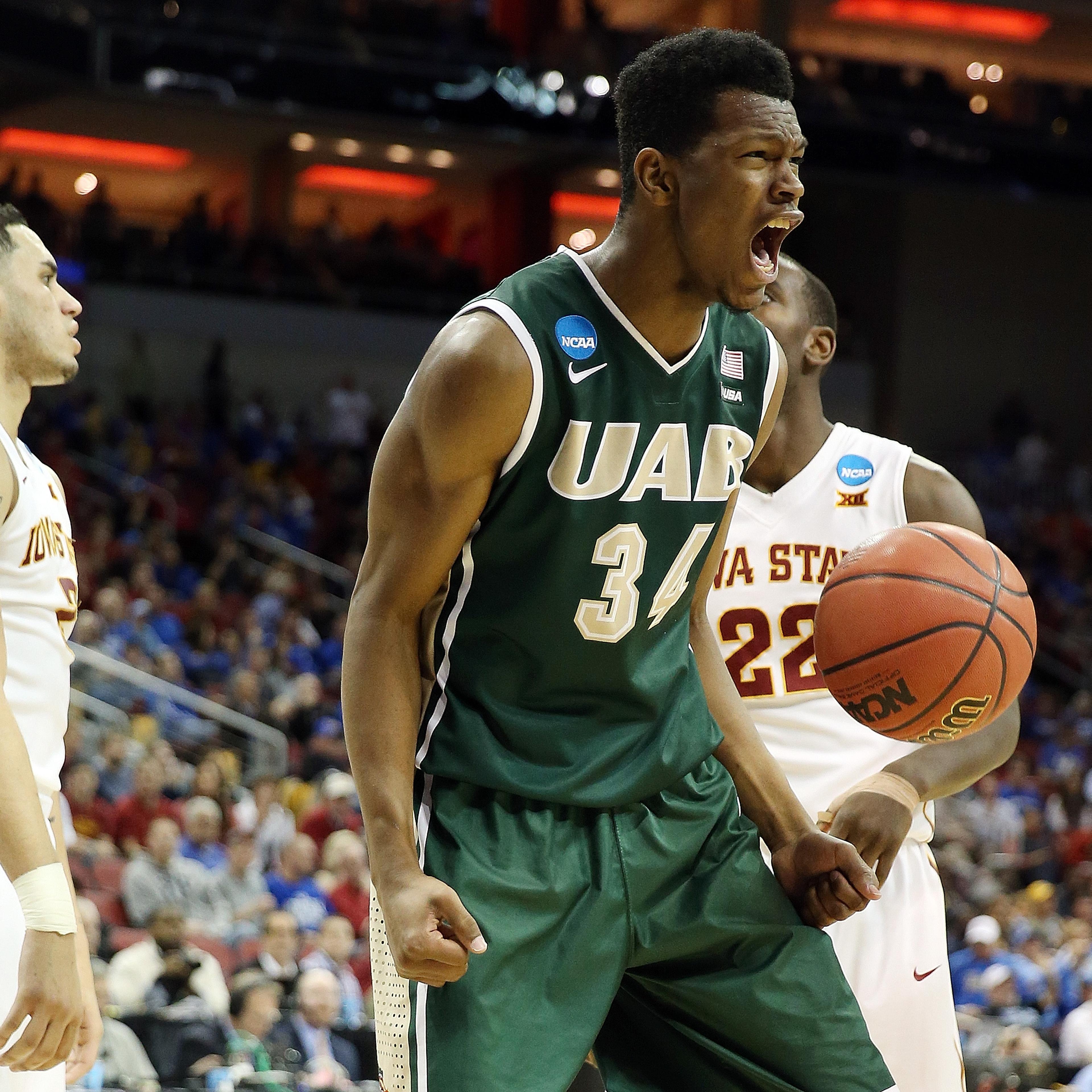 during the second round of the 2015 NCAA Men's Basketball Tournamenat at the KFC YUM! Center on March 19, 2015 in Louisville, Kentucky.