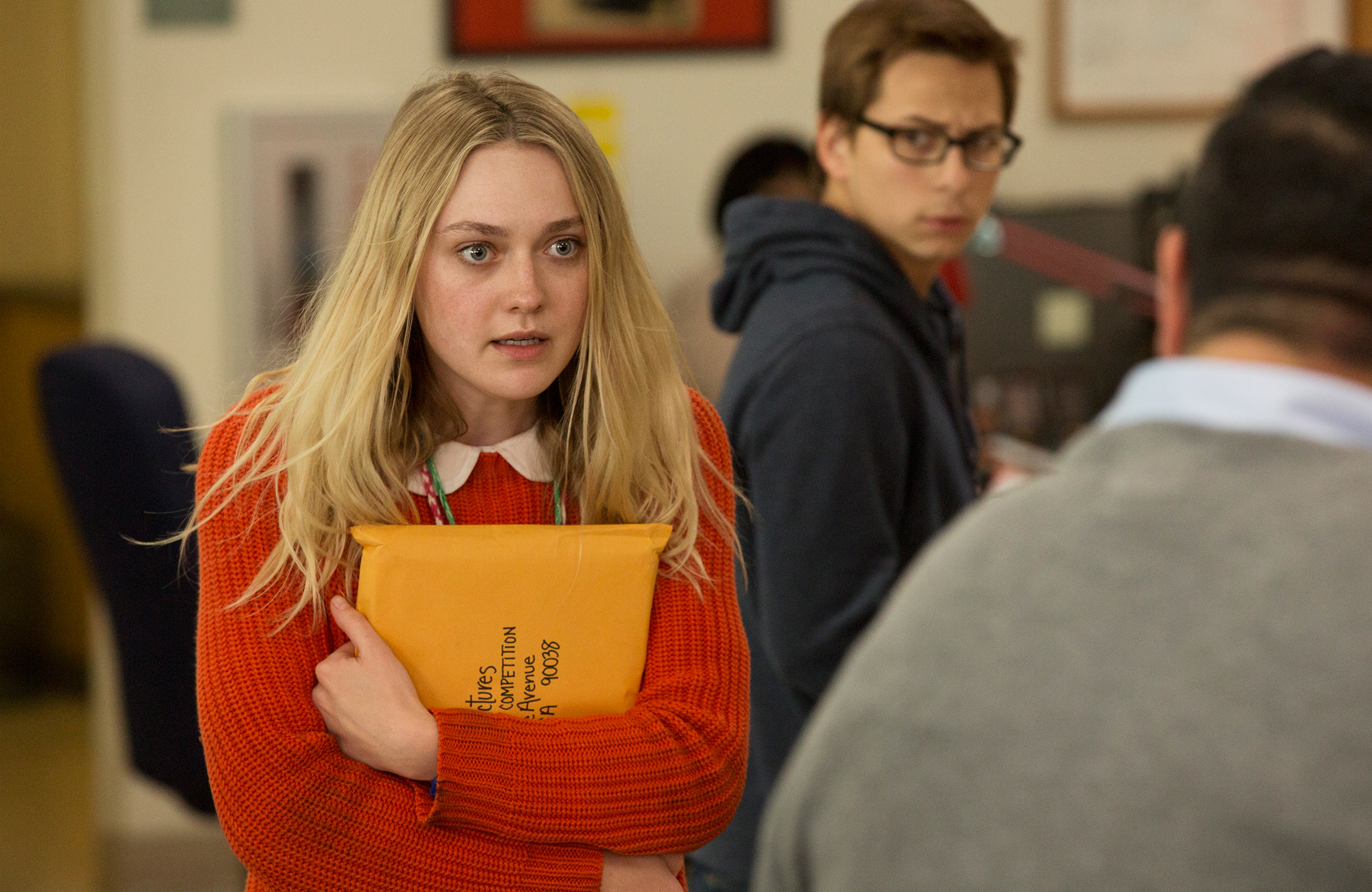 dakota-fanning-please-stand-by