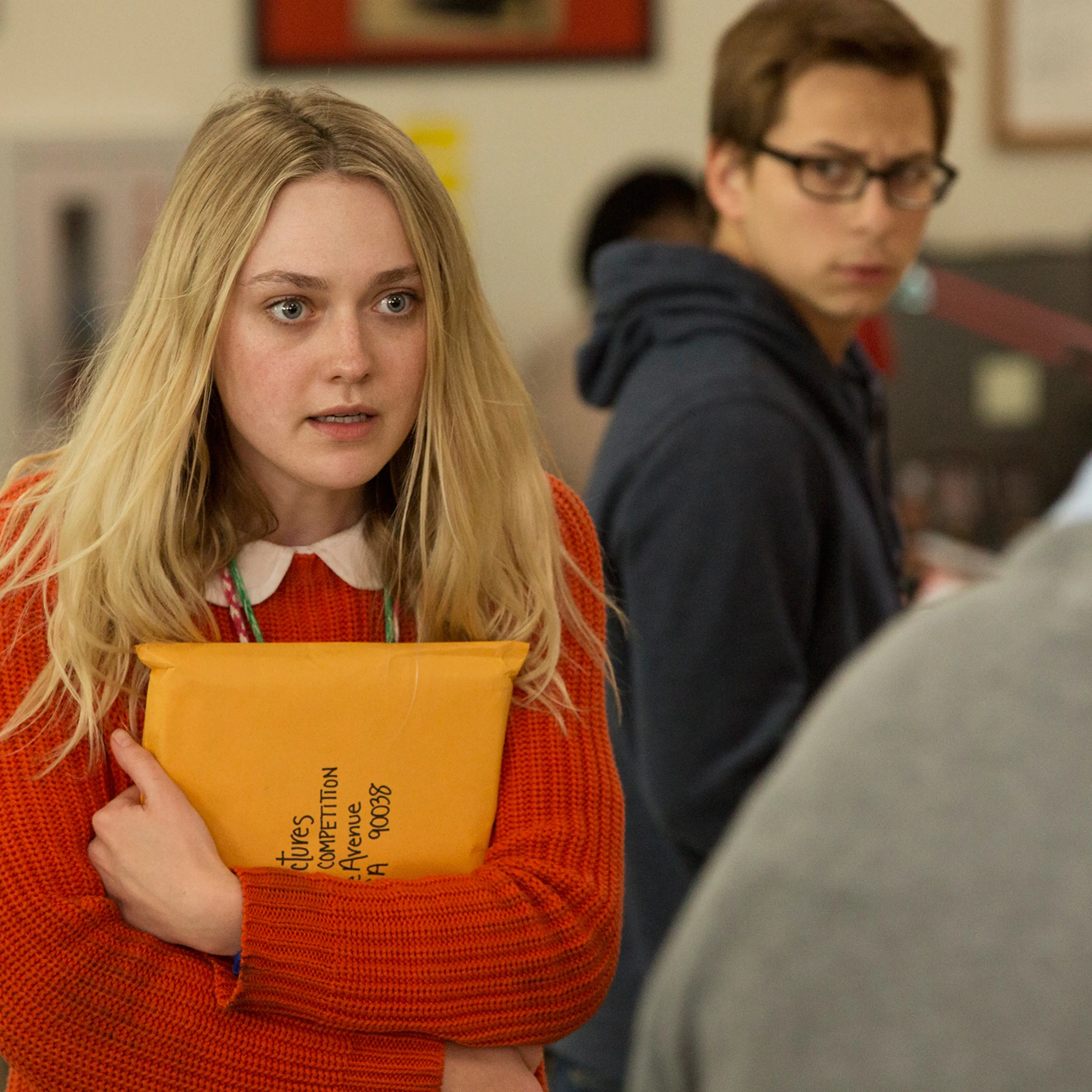dakota-fanning-please-stand-by