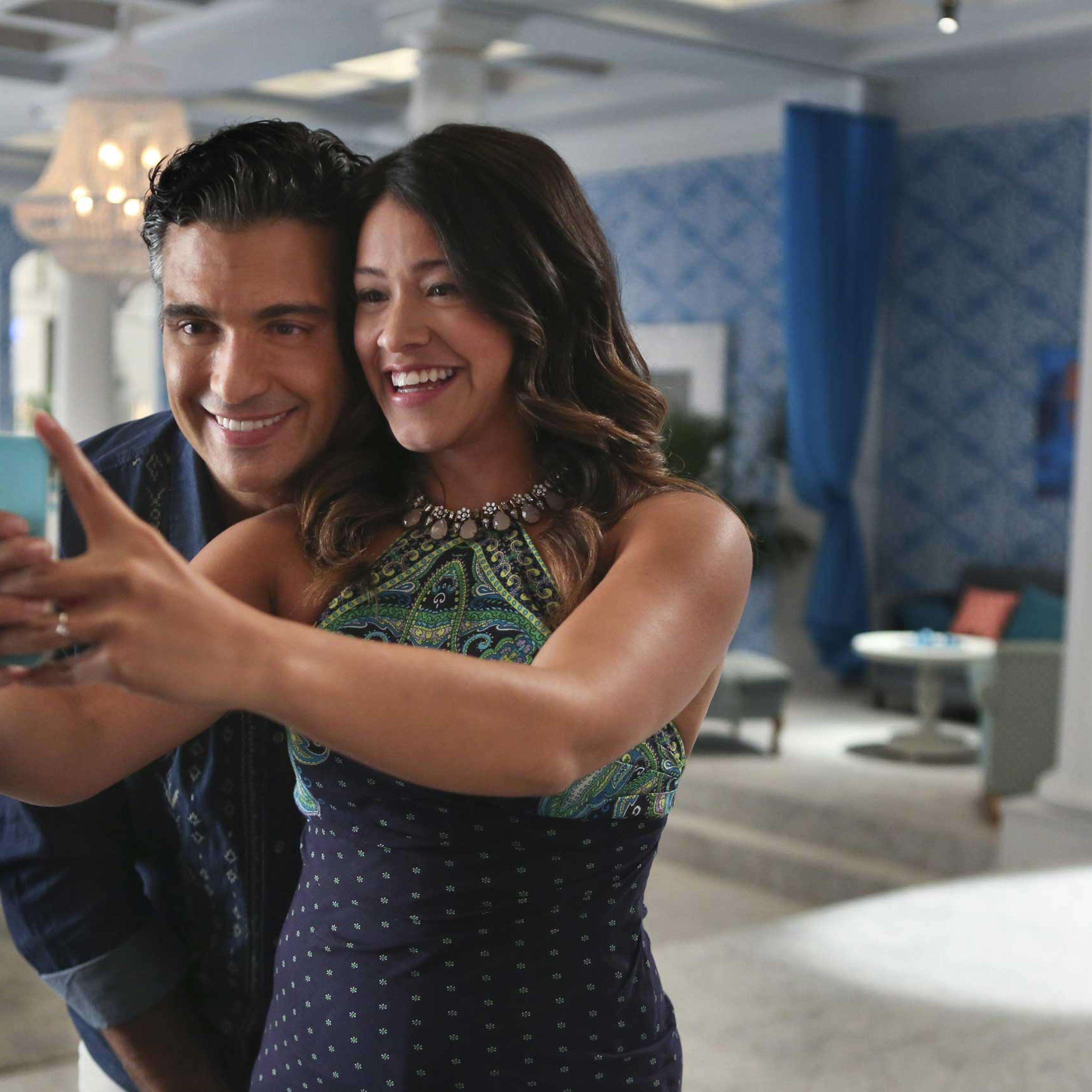 Jaime Camil as Rogelio and Gina Rodriguez as Jane in Jane The Virgin.