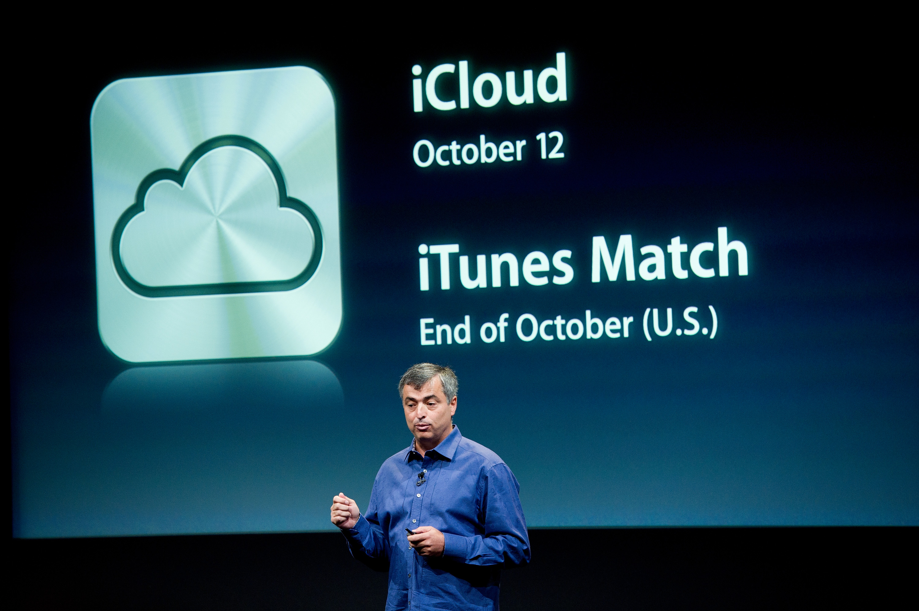 Apple CEO Tim Cook Announces the Apple iPhone 4s
