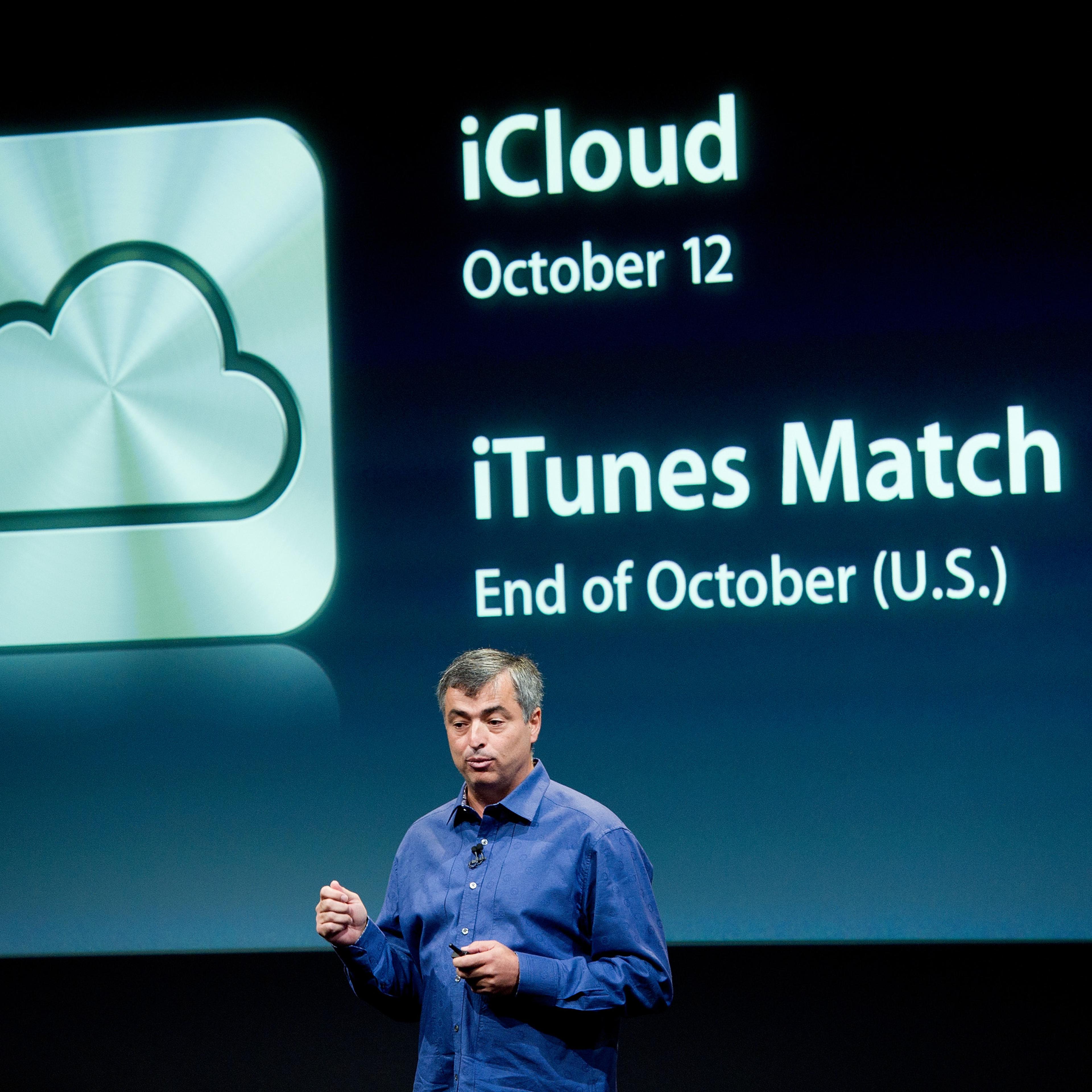 Apple CEO Tim Cook Announces the Apple iPhone 4s