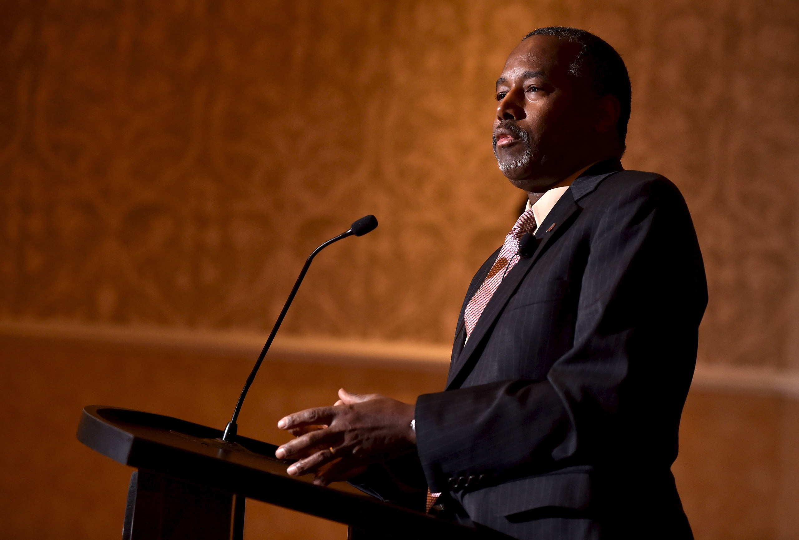 REFILE - CORRECTING TYPOU.S. Republican presidential candidate Ben Carson speaks at a news conference at the Green Valley Ranch resort in Henderson, Nevada November 16, 2015. Carson announced that he sent to a letter to Congress urging the termination of