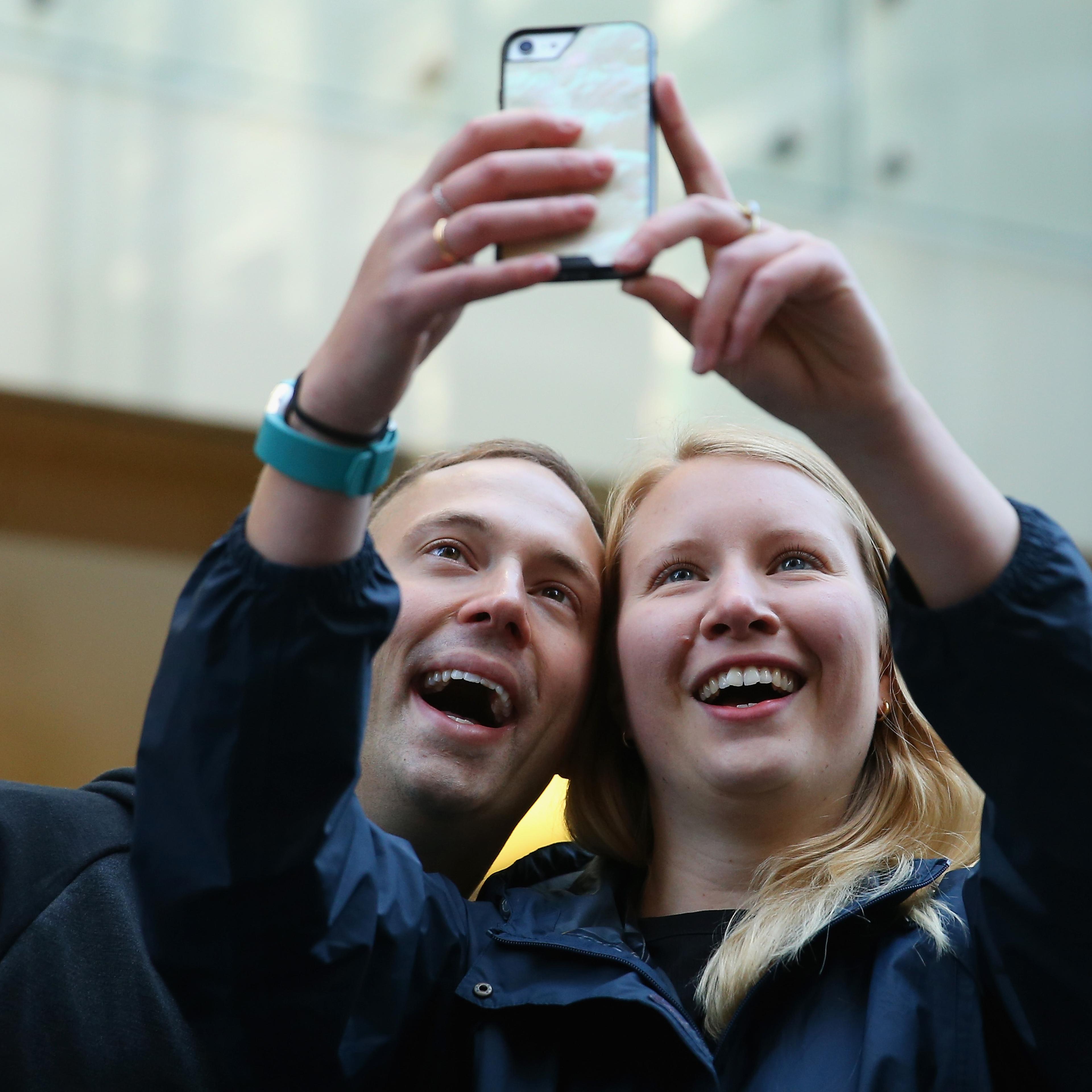 Apple iPhone XS Skin Smoothing Selfies