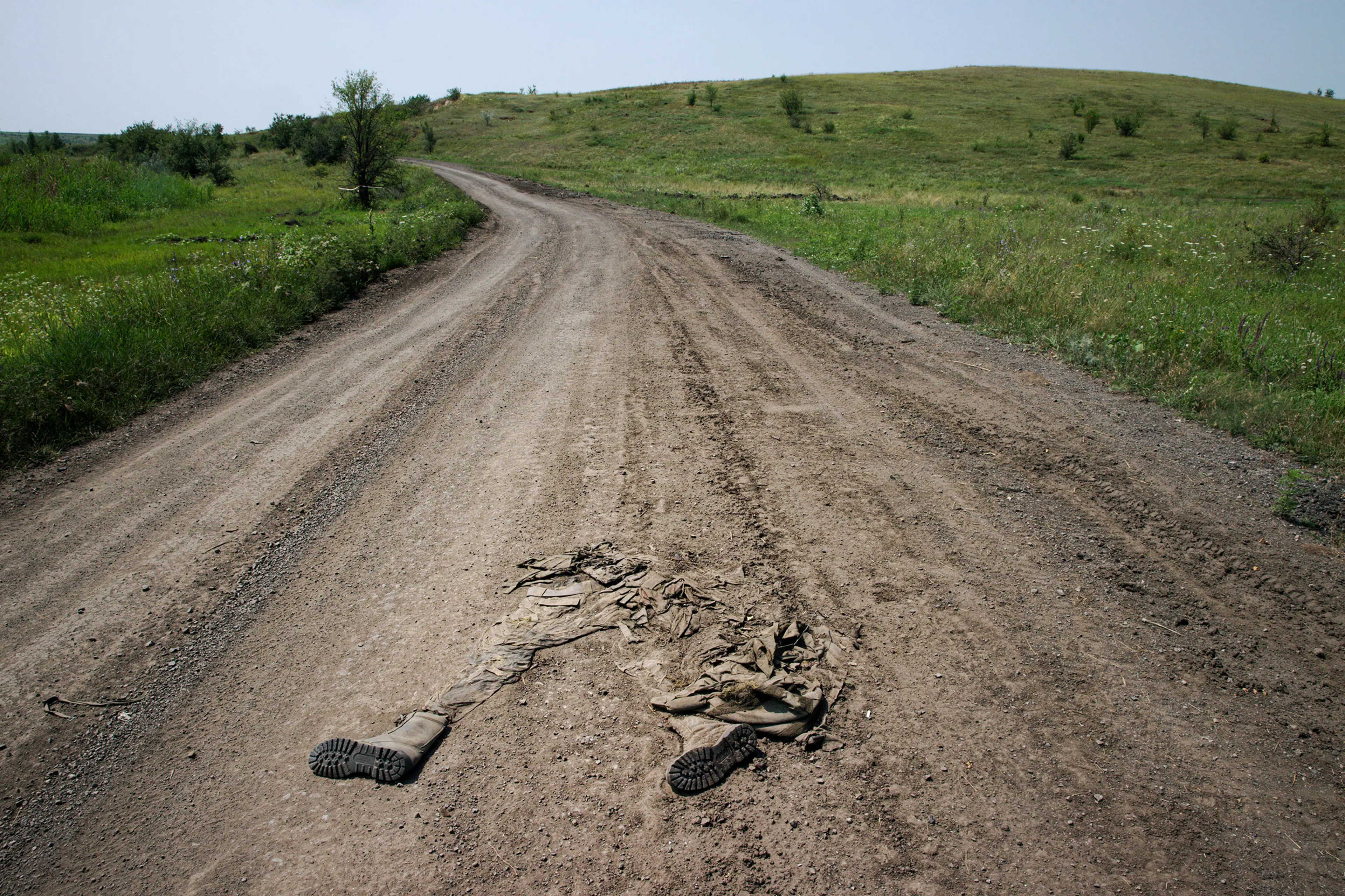 The body of a Russian soldier outside Makarivka, in the Zaporizhzhia region of southern Ukraine, on July 26, 2023. (Tyler Hicks/The New York Times)