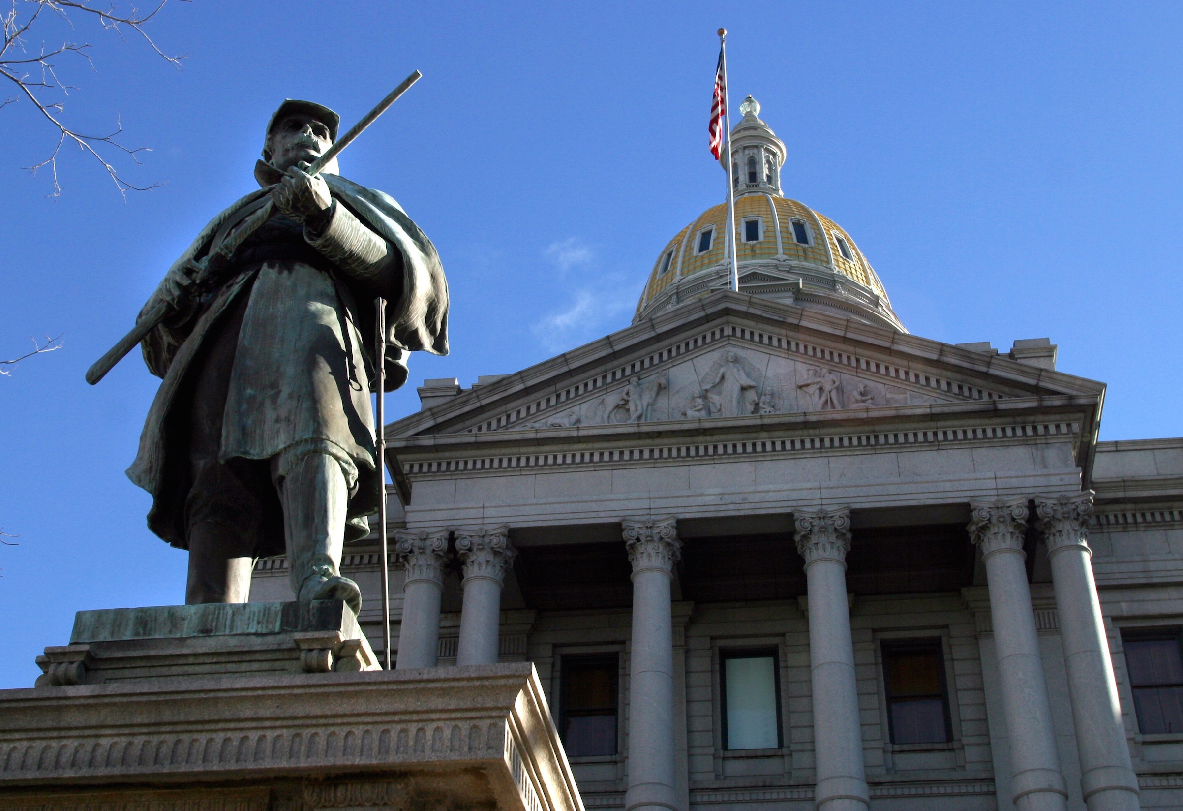 Behind a memorial to the 4,903 soldiers from Colorado who fought in the Civil War, the State Capitol dome glistens in the sun Thursday, 1/2/2003. (The Denver Post / Jerry Cleveland)